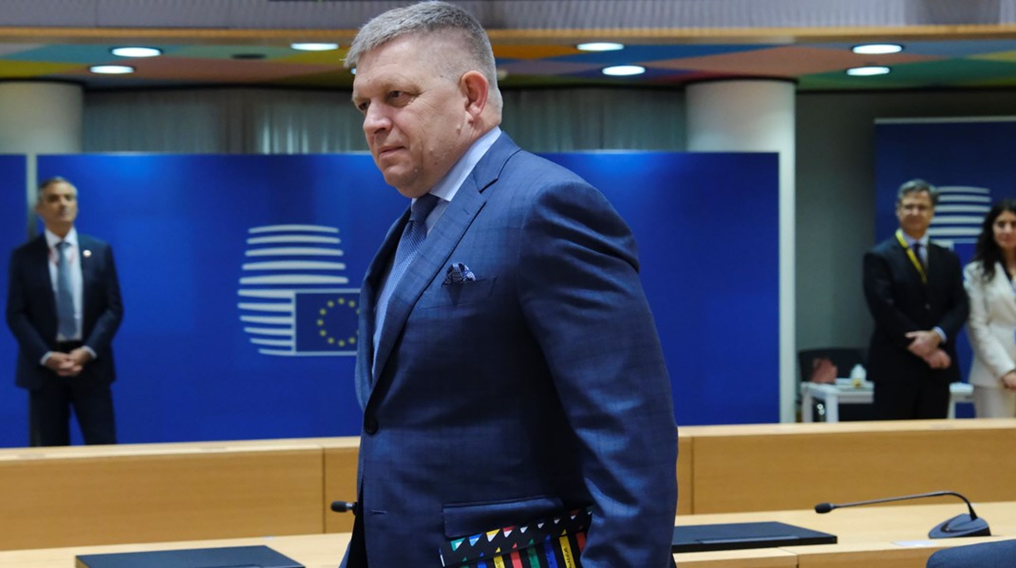Dagen efter sin udpegelse&nbsp;drog den nye&nbsp;&nbsp;slovakiske premierminister, Robert Fico, til topmøde i Bruxelles.