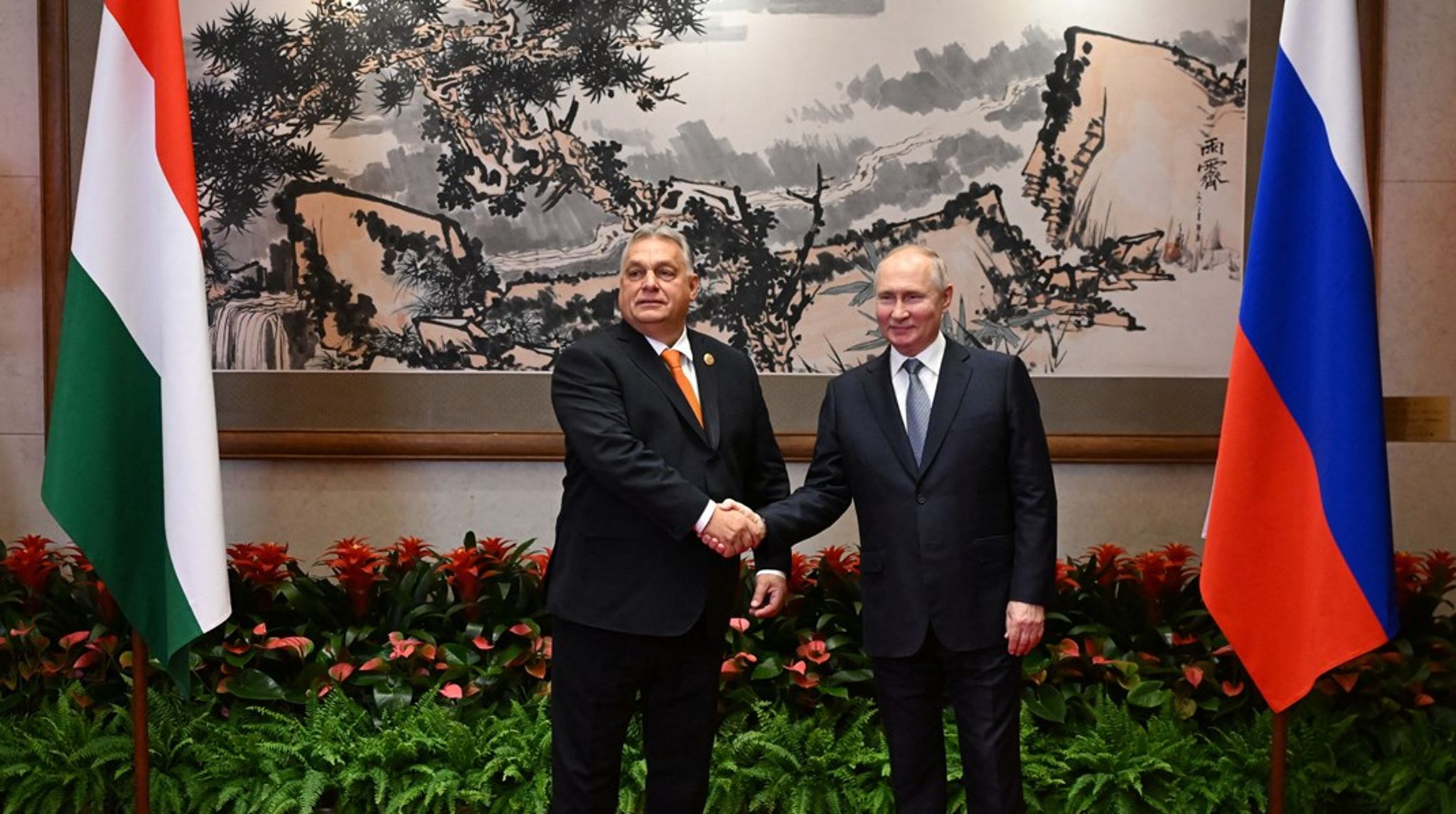17. oktober mødtes Ungarns premierminister Viktor Orbán med den russiske præsident Vladimir Putin i Kina. Mon&nbsp;memoet om, at Vladimir Putin er internationalt eftersøgt for krigsforbrydelser og underlagt hårde sanktioner fra EU og USA, har forputtet sig på den ungarske premierministers kontor, skriver Vibe Termansen.