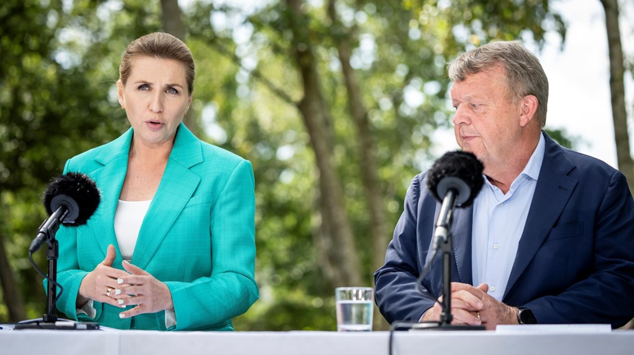Regeringen står i den kommende uge over for en
række centrale spørgsmål: De droppede sager mod Claus Hjort Frederiksen og Lars
Findsen samt regeringens tilgang til den igangværende krig mellem Israel og
Hamas. 
