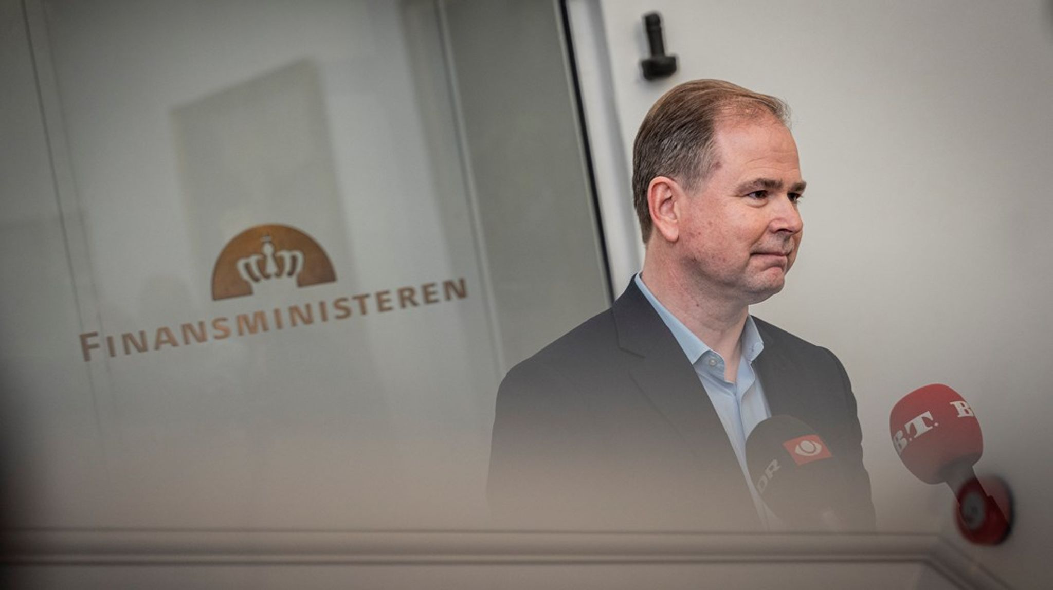 Finansminister Nicolai Wammen (S) har fremlagt et finanslovsudspil med besparelser på den statslige administration på 400 millioner kroner.&nbsp;