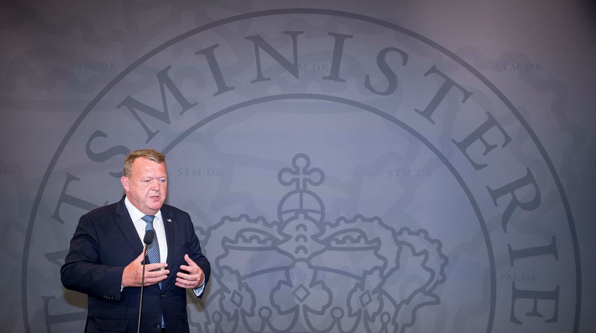 I sin tid som taleskriver i Statsministeriet skrev Caspar Strand blandt andet taler for forhenværende statsminister og nuværende udenrigsminister Lars Løkke Rasmussen.