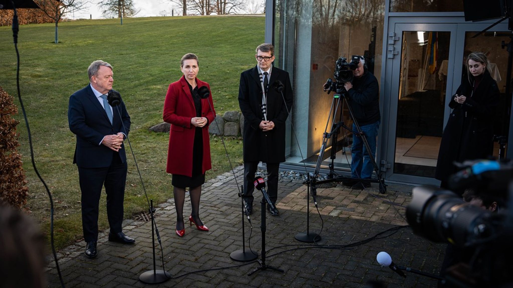 De tre regeringspartier kan i en ny måling fra Epinion skrabe 33,4 procent af stemmerne sammen. Det er en markant tilbagegang i forhold til de 50,1 procent, der satte kryds ud for enten Socialdemokratiet, Venstre eller Moderaterne for et års tid siden.