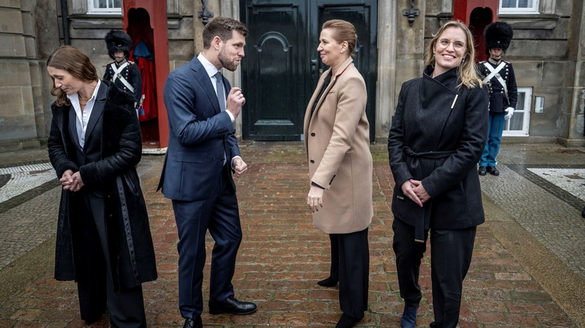 Torsdagens ministerrokade blandt Venstres poster i regeringen&nbsp;kan måske&nbsp;være med til at give et lille ryk op i målingerne her og nu, vurderer Altingets politiske kommentator, Erik Holstein.