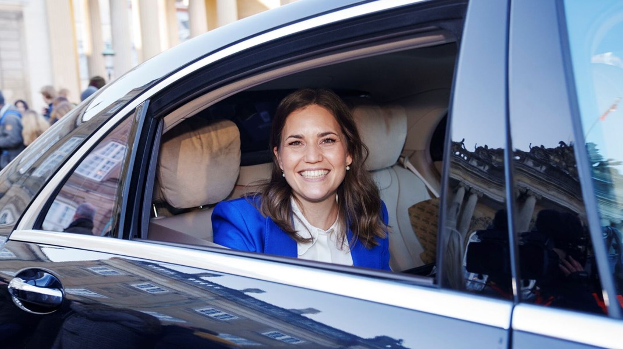 Marie Bjerre er gæsten bag dagens julelåge. Smilet var stort, da hun første gang blev udnævnt til minister. Nu er hun tilbage på posten to uger efter, hun blev bedt om at trække sig.