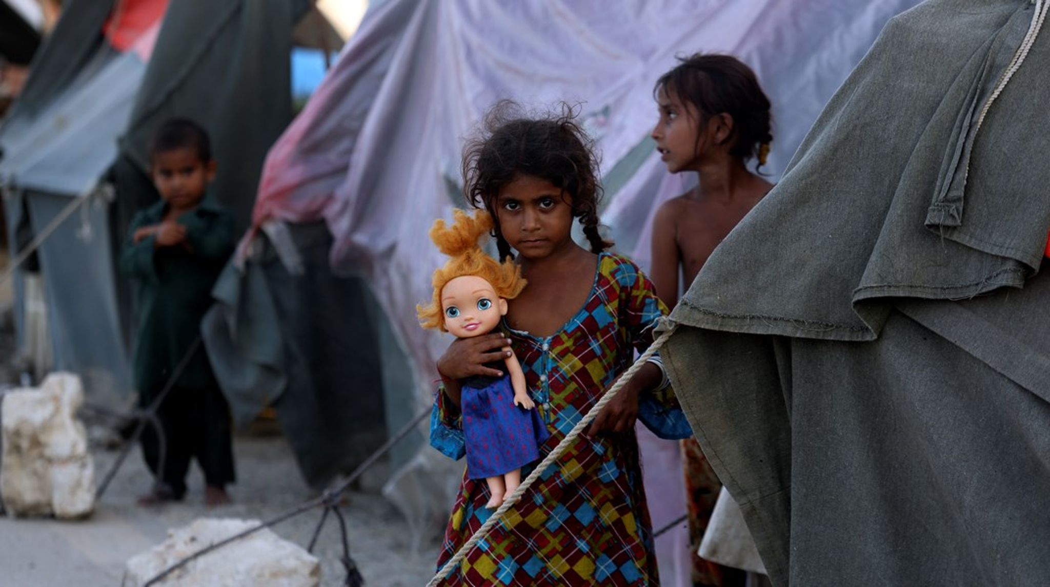 I løbet af de næste 30 år forventes alene oversvømmelser af floder at fordrive 96 millioner børn fra deres hjem, skriver Susanne Dahl, Johanne Schmidt-Nielsen m.fl.&nbsp;Fotoet er fra Pakistan sidste år, hvor hundredetusinde mennesker blev fordrevet på grund af&nbsp;oversvømmelser.