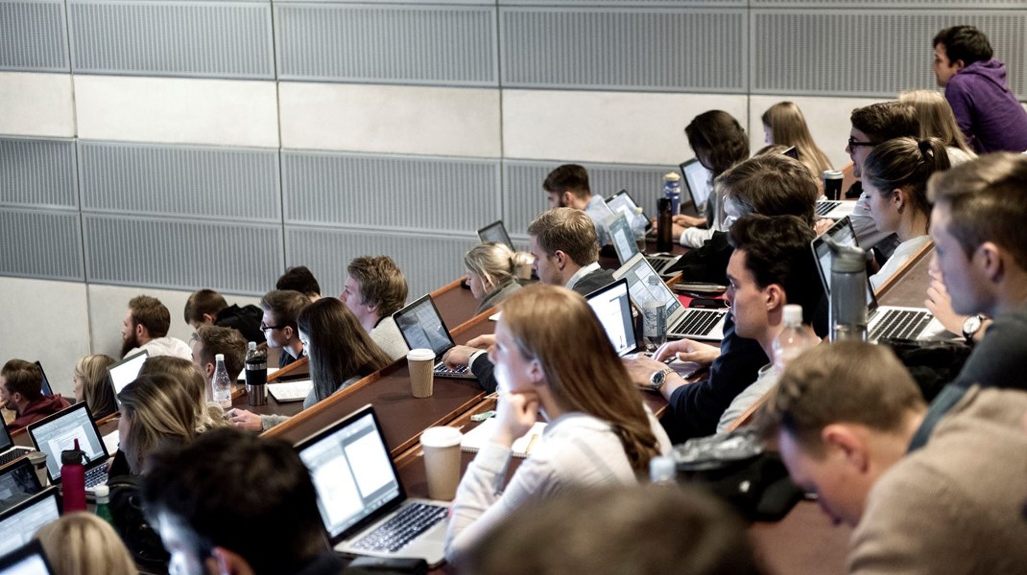 Studenterevalueringer er et af de områder, hvor der kan være væsentlige potentialer i at inddrage AI. For i&nbsp;dag bruges der mange ressourcer på at gennemføre spørgeskemaundersøgelser med lave svarprocenter og en række andre udfordringer, skriver Henrik Pedersen.<br>