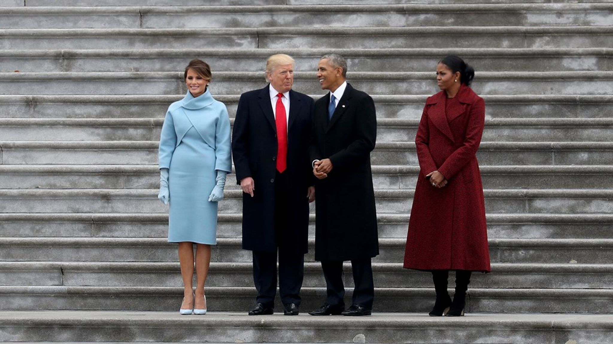 'Førstedamer' er et ambitiøst projekt på kun 249 sider. Nogle af eksemplerne på Melania Trump og Michelle Obama's indflydelse bliver derfor også en smule overfladiske. Som om nogle af eksemplerne kun er med, fordi de er let tilgængelige at researche sig frem til.