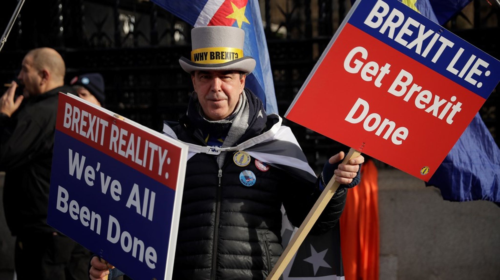 Anti-brexit demonstrant i London den 30. januar 2020, dagen før Storbritanniens officielle udmeldelse af EU. Skiltet vil sende budskabet om, at brexit vil skade Storbritannien. Samme holdning deler Lasse Hamilton Heidemann: "Det er klart, at briterne altid vil døje med det dødvægtstab, de fik på grund af brexit," siger han.