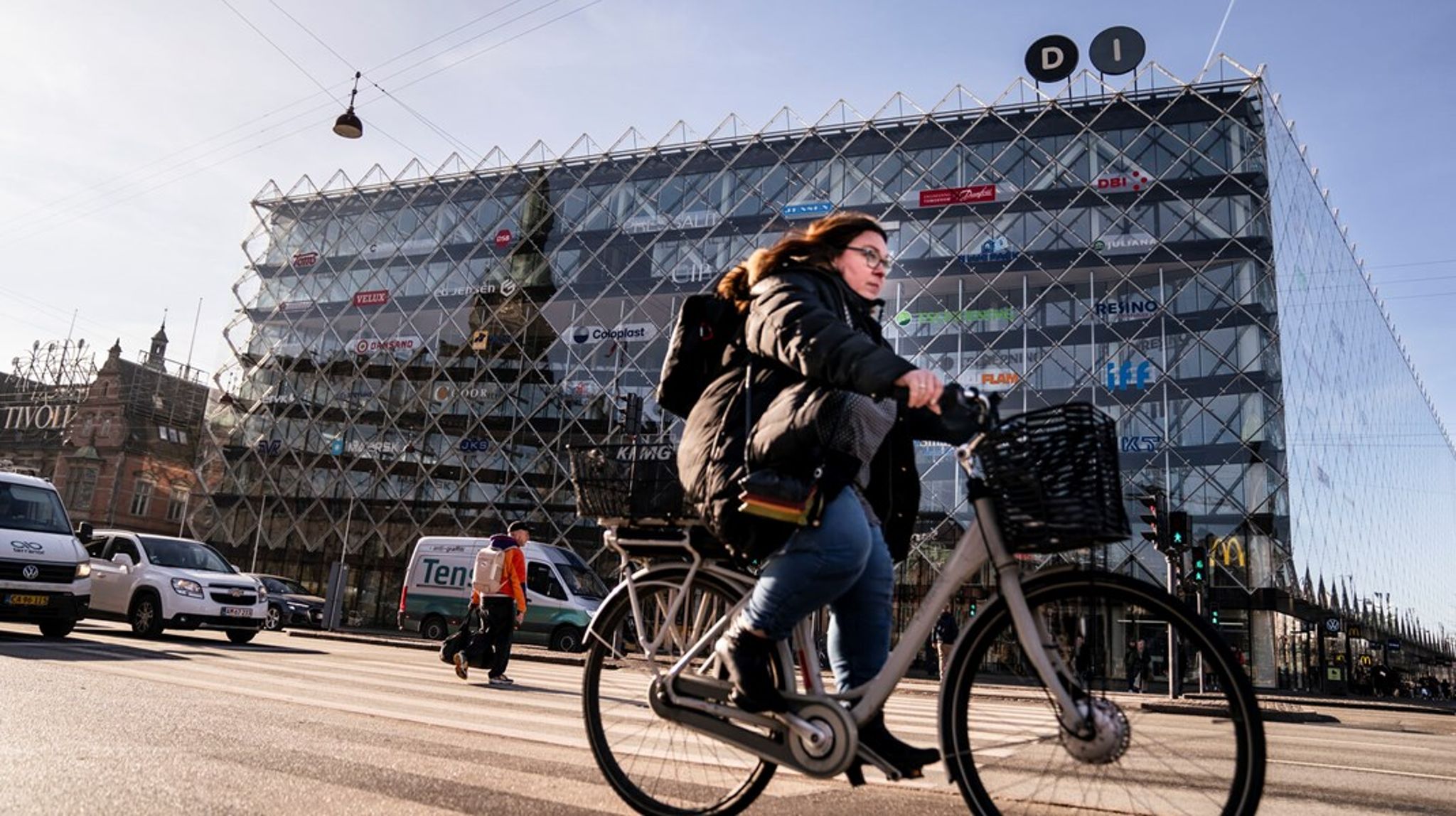 Hvis Dansk Industri og Dansk Erhverv igangsatte klimatopmøder for erhvervslivet ville det sende et meget stærkt signal til Christiansborg, om at erhvervsorganisationer og deres medlemmer er klar til at tage ansvar, skriver Anna Riis Hedegaard.