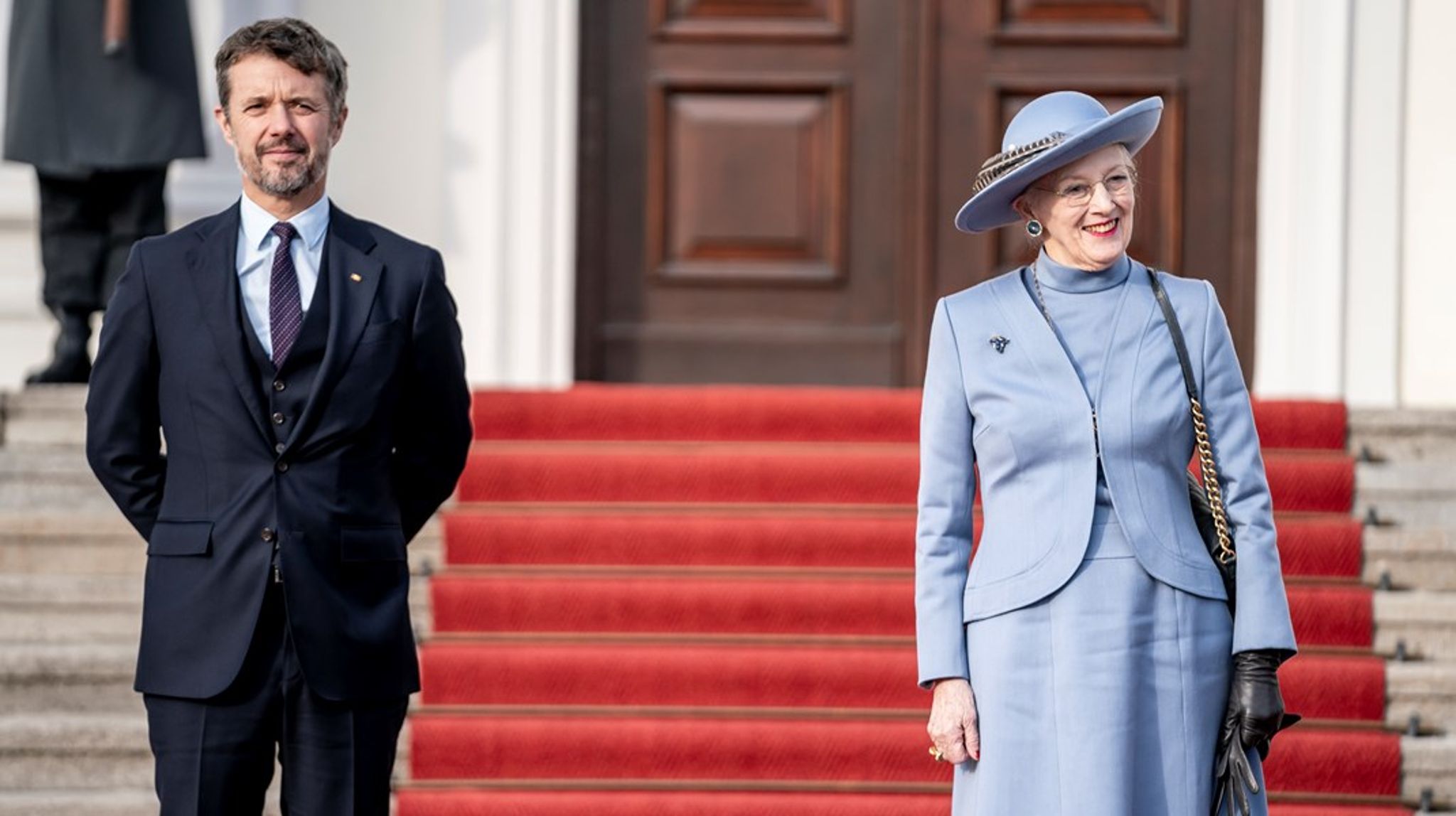 Dronning Margrethe og kronprins Frederik modtages officielt af Tysklands præsidentpar i november 2021. 
