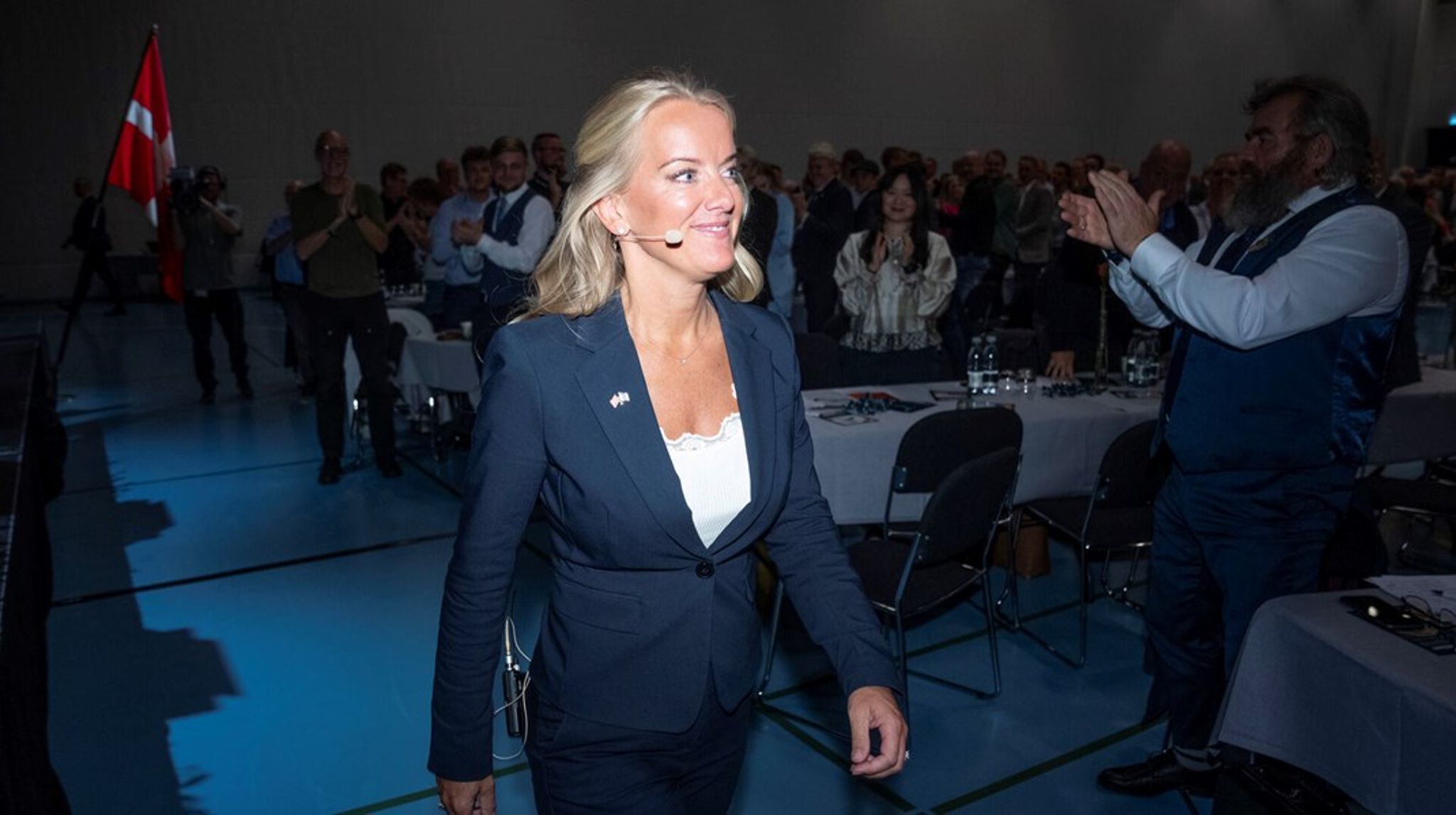 Der er for mange borgerlige partier i Folketinget, og derfor er der brug for at samle kræfterne. Sådan forklarede partiformand Pernille Vermund sig, da hun onsdag onsdag meldte sig ud af Nye Borgerlige.