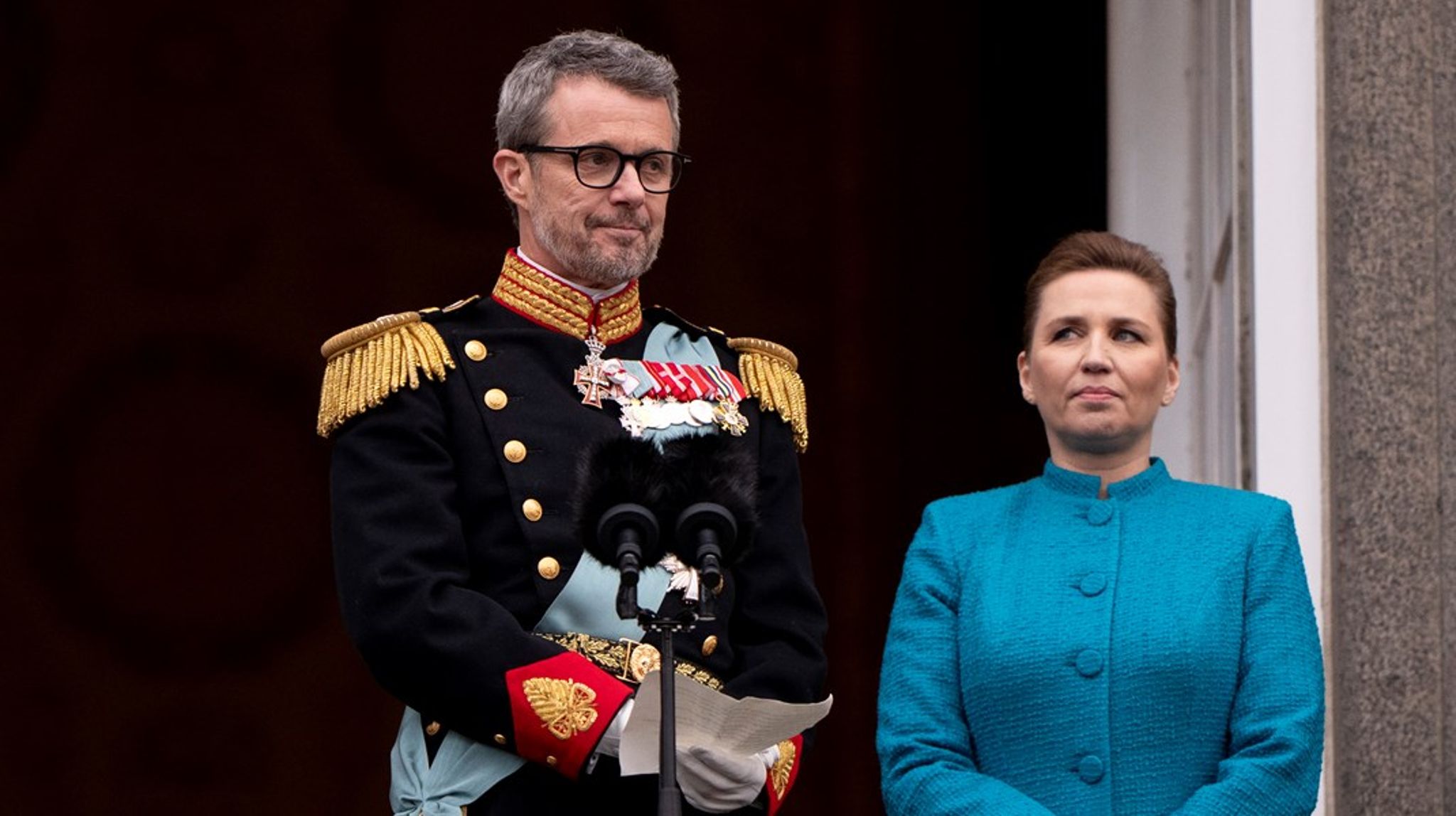 Kong Frederik vil være "en samlende konge af i morgen", sagde han på balkonen på Christiansborg Slot. Foreløbig viser hans nye bog, at han er kongen af public diplomacy, skriver Altingets chefredaktør