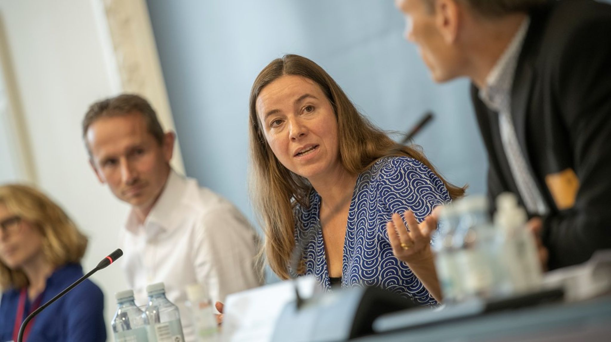Ansvaret for den nye EU lovgivning er todelt: Staten skal vejlede og understøtte, at virksomhederne er klædt på til at leve op til lovgivningen, og virksomhederne skal sikre, at deres forretningsmodeller tager ansvar for mennesker og miljø, skriver Sara Krüger Falk. <br><br>