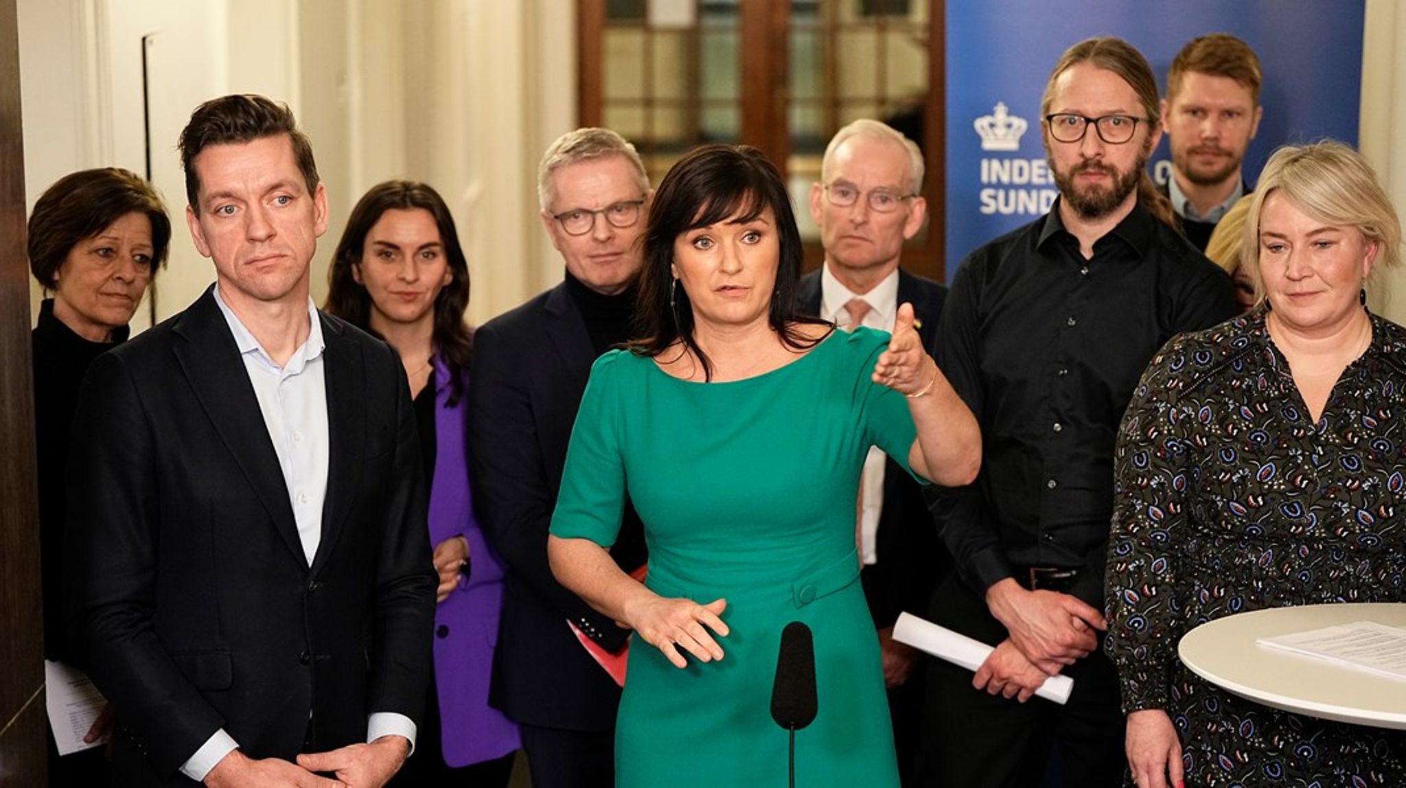 Et bredt flertal i Folketinget har indgået en aftale, der skal gøre det nemmere at rekruttere udenlandsk arbejdskraft til sundhedsvæsenet og ældreplejen. Altinget giver dig et overblik over aftalen her.&nbsp;