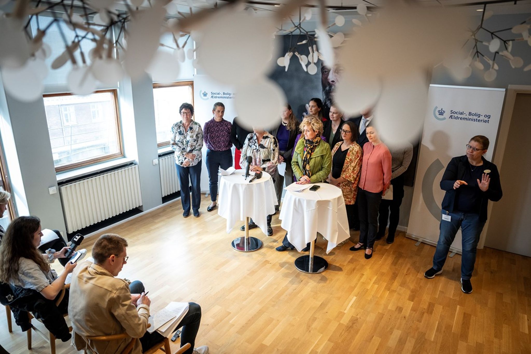 Det er som oftest i forbindelse med bevilling af støttekroner - som her ved præsentationen af aftalen om fordelingen af SSA-reserven i 2023, at offentligheden bliver opmærksom på, at civilsamfundet er politikberørt. Men det er meget langt fra hele virkeligheden, påpeger professor emeritus Bjarne Ibsen i ny bog.&nbsp;<br><br>