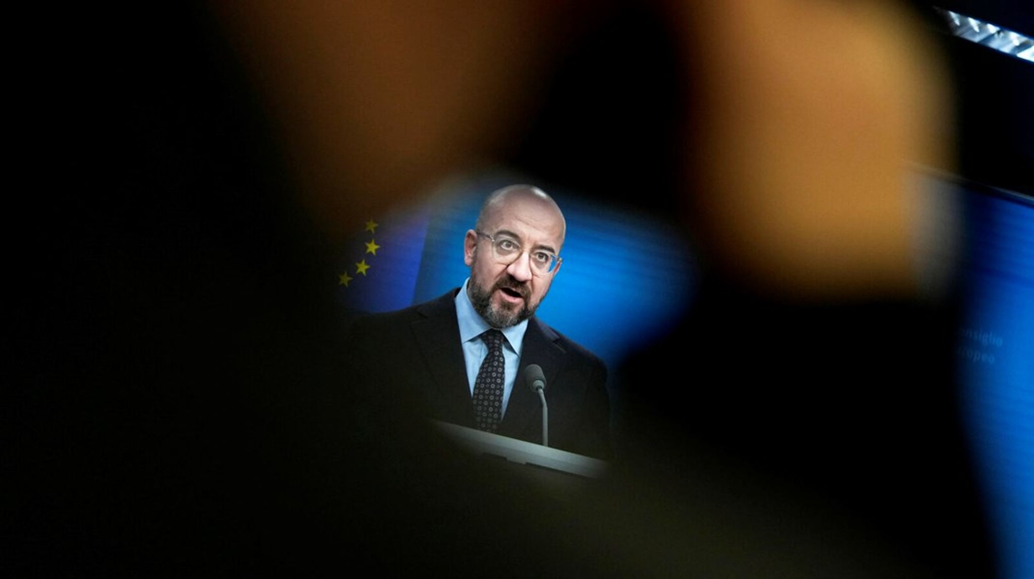 Efter tre ugers kritik har formand for Det Europæiske Råd, Charles Michel, droppet sit&nbsp;kandidatur til Europa-Parlamentet, som ville betyde et farvel i utide til formandsposten.