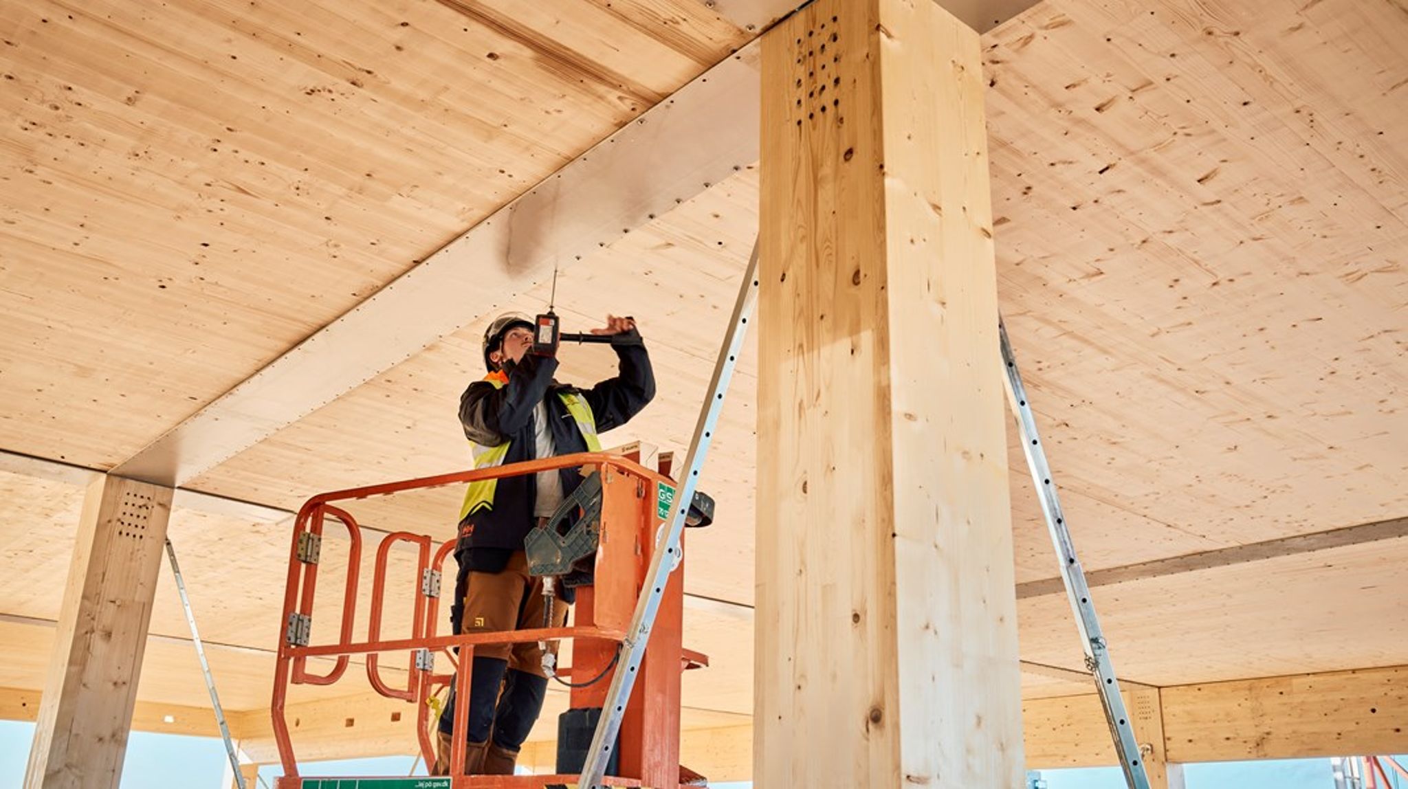 Ifølge <a href="https://www.altinget.dk/hotshot/dk/%20https:/klimaraadet.dk/da/rapport/biomassens-betydning-groen-omstilling" target="_blank" rel="noopener">Klimarådet</a> har Danmark i dag den højeste import af biomasse til energiformål i EU per indbygger. Det giver derfor god mening at designe huse, der er bedre til at holde på varmen, skriver Søren Riis Dietz.