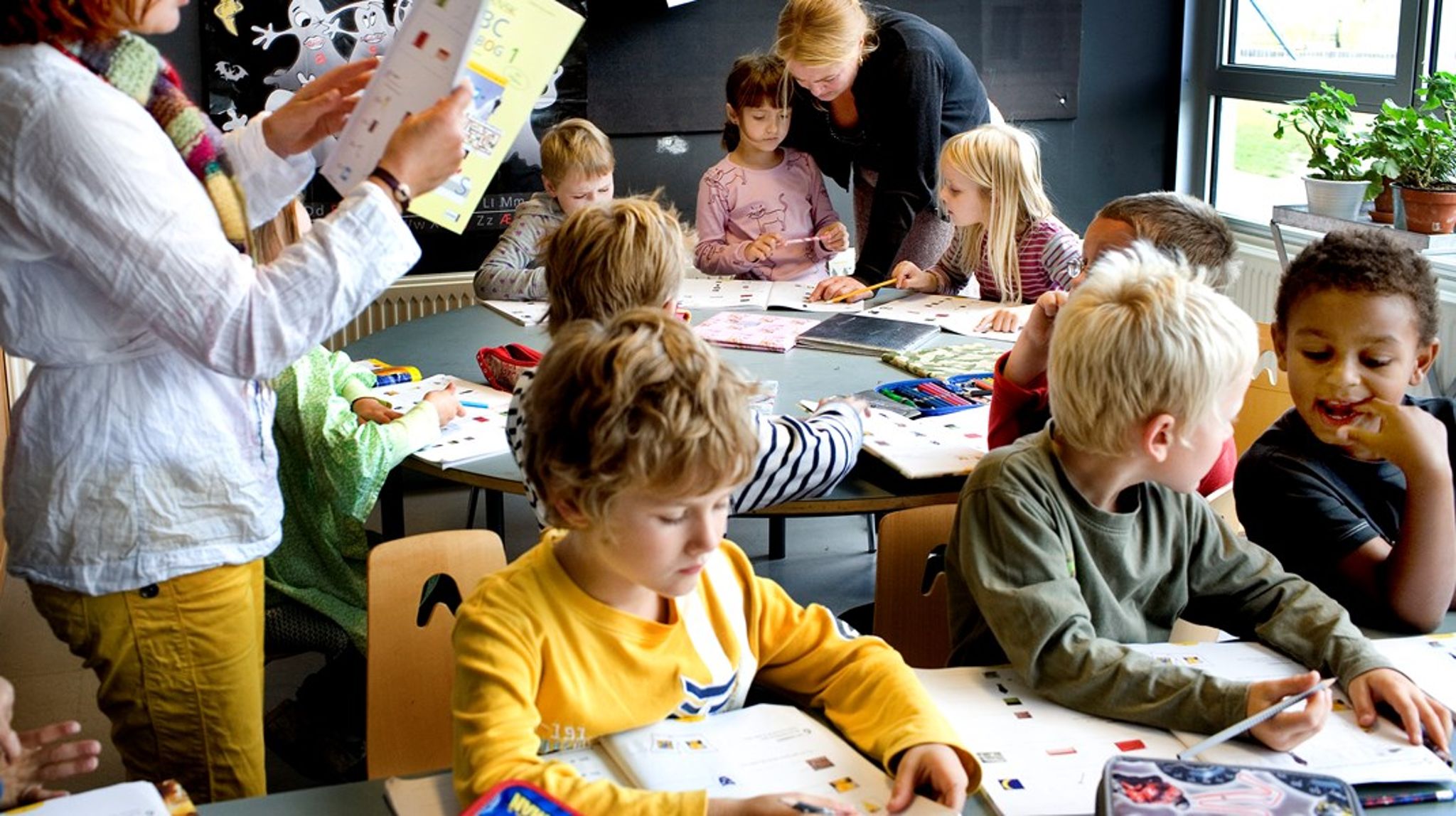 I
regeringens udspil fremstår muligheden for at omlægge understøttende
undervisning som noget nyt, men de fleste skoler har allerede brugt pengene på især tolærerordninger. De er nu i fare, da regeringen vil omprioritere midler fra den understøttende undervisning til andre initiativer.<div>
</div>