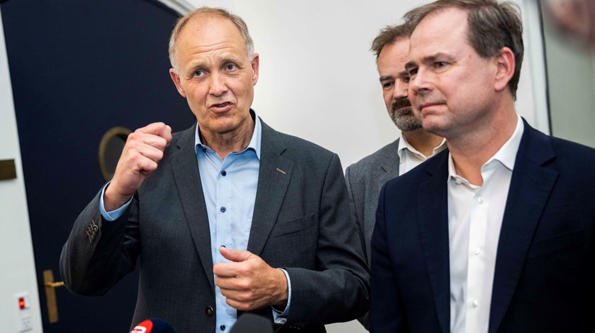 Regeringen pålagde med økonomiaftalen for 2024 kommunerne at spare 700 millioner kroner for at finansiere lønløftet til udvalgte grupper af offentligt ansatte. Nu er KL kommet med bud på, hvordan de penge konkret skal findes.<br>