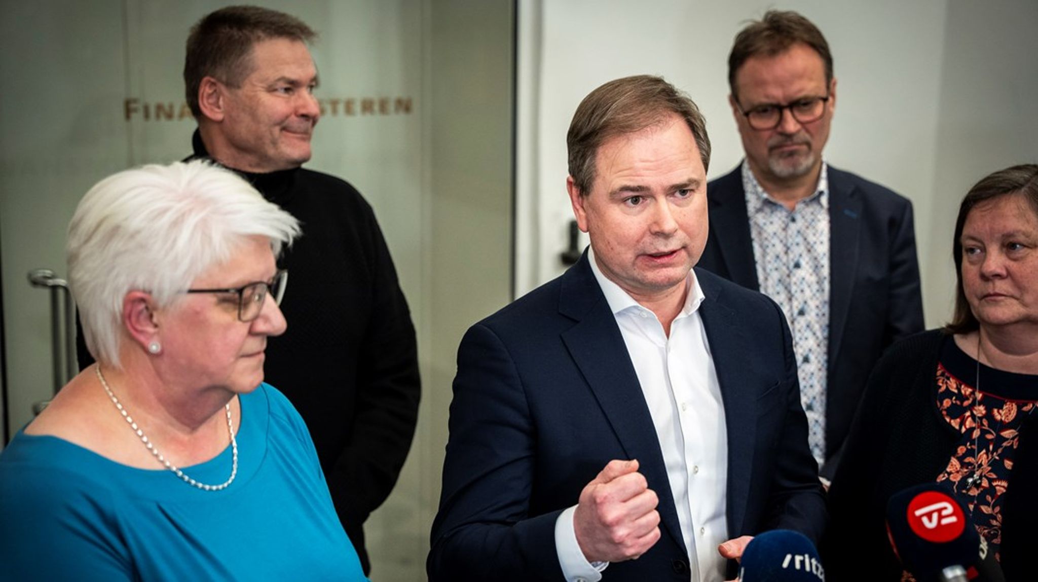Finansminister Nicolai Wammen (S) har sikret sig, at de offentlige lønninger ikke stiger mere end de private i de næste to år, men de statsansatte kan alligevel se frem til reallønsforbedringer, hvis økonomien udvikler sig, som økonomerne tror.