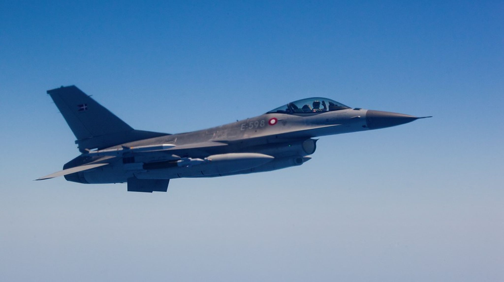 Sammen med The Guardian og Airwars har Altinget afsløret, at danske F-16 fly med al sandsynlighed dræbte civile i Libyen tilbage i 2011. Det er på tide, at Danmark indfører en godtgørelsesordning, der tager hånd om de civile, skriver Karolina MacLachlan fra den britiske ngo, Civic. Arkivfoto.
