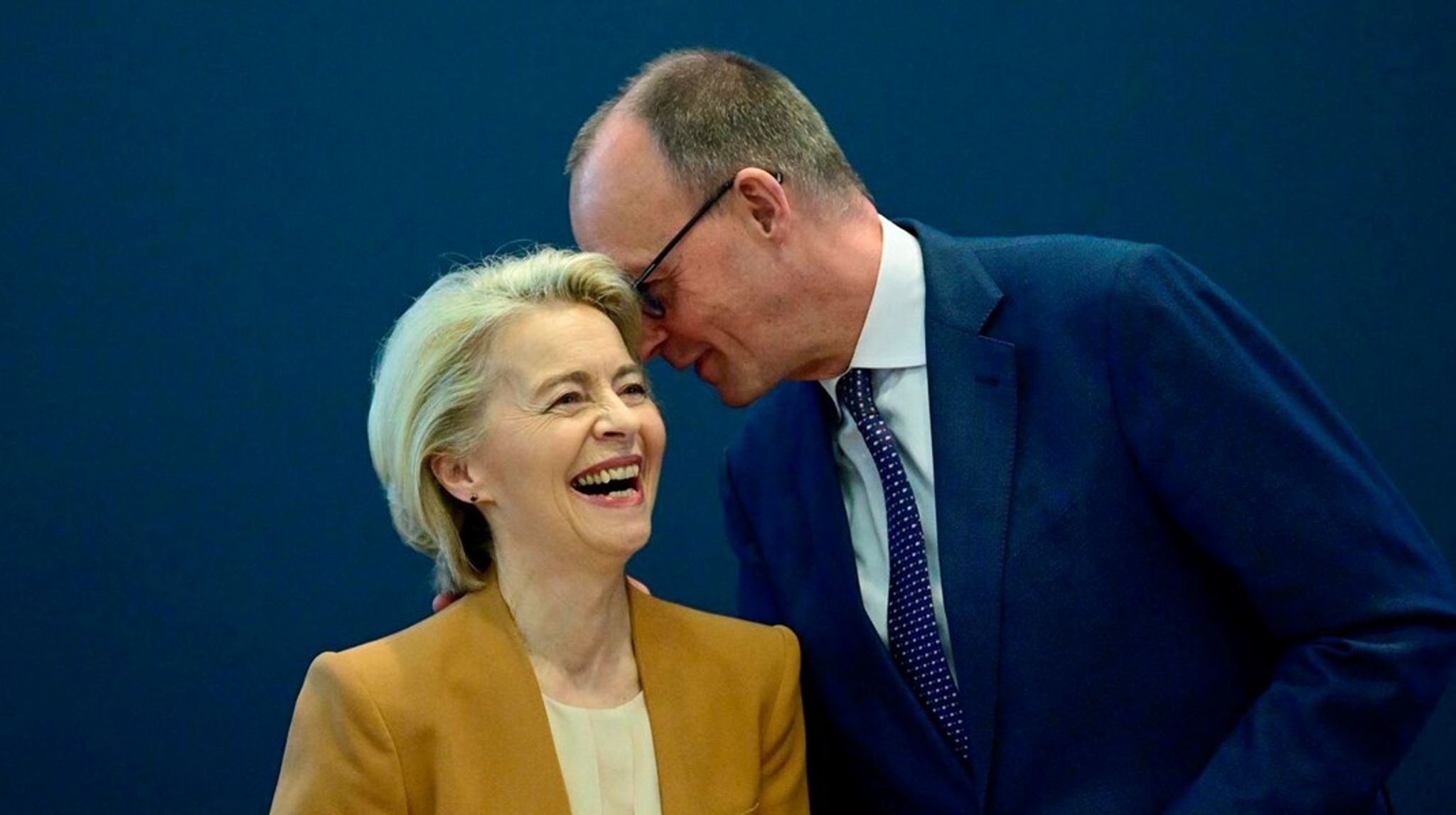 Formanden for det tyske konservative CDU, Friedrich Merz, gav mandag på partiets vegne grønt lys for, at hans partikammerat Ursula von der Leyen går efter fem år mere i spidsen for EU-Kommissionen.