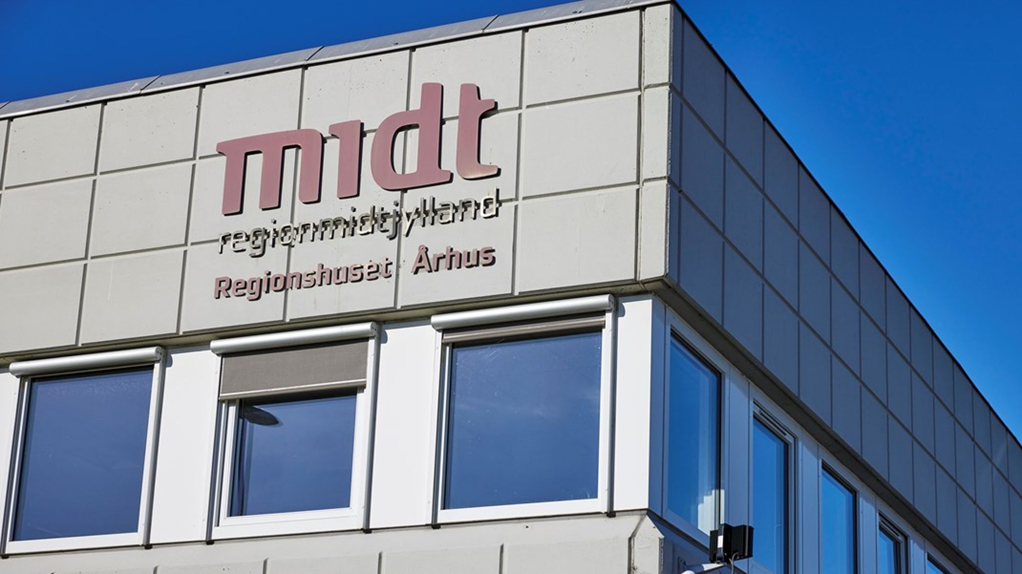 "Jeg glæder mig til at lære mine medarbejdere i medieteamet at kende – og alle de andre dedikerede mennesker i regionen. Det bliver så godt," skriver Zacho Bradsted.