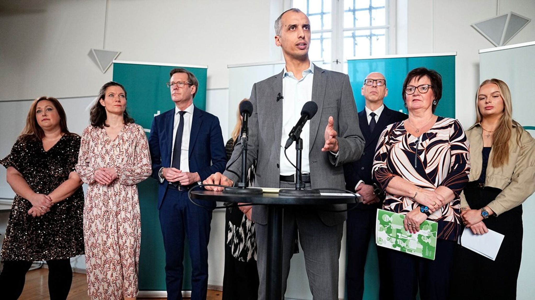 <span>Børne- og undervisningsminister Mattias Tesfaye præsenterede sammen med en række ordførere en ny aftale om folkeskolen tirsdag formiddag.<br></span>