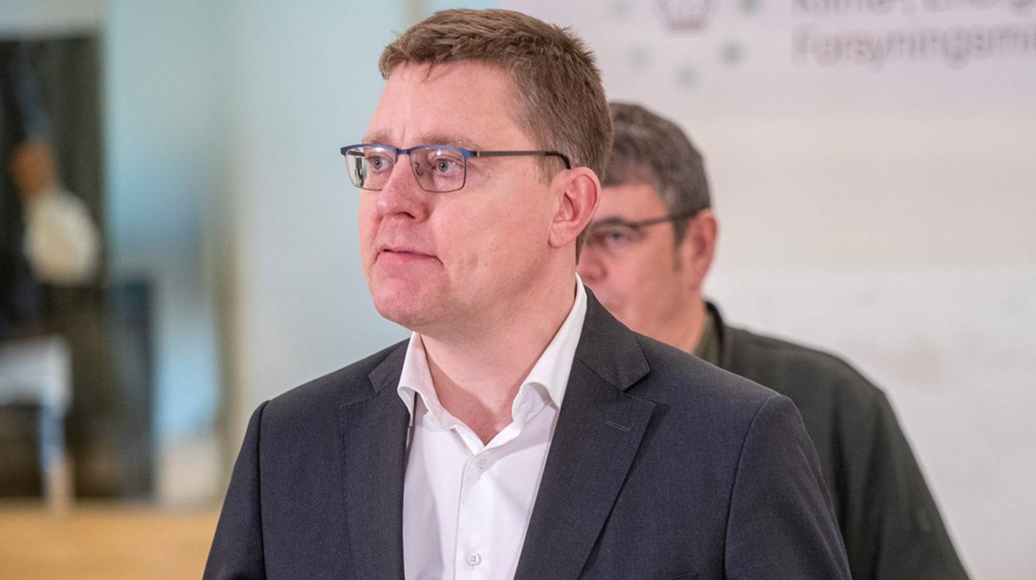 Rasmus Helveg Petersen lukker sin Facebook-side, da han starter som kommunikationschef hos Vattenfall Danmark den 2. april.