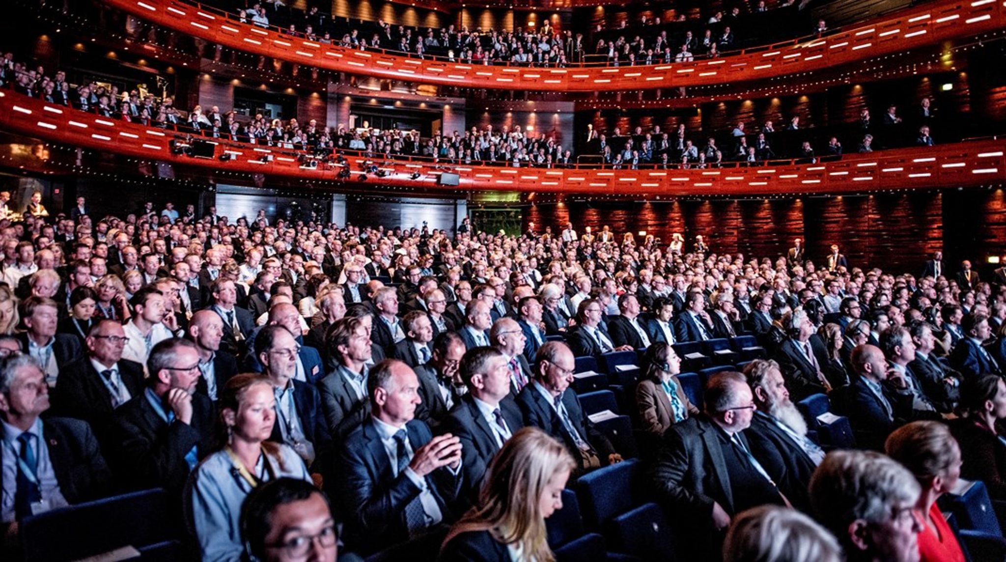 I værste fald risikerer stigende priser i kulturlivet at skævvride adgangen til kulturlivet, og derfor bør politikerne skride ind, lyder det fra Dansk Teater