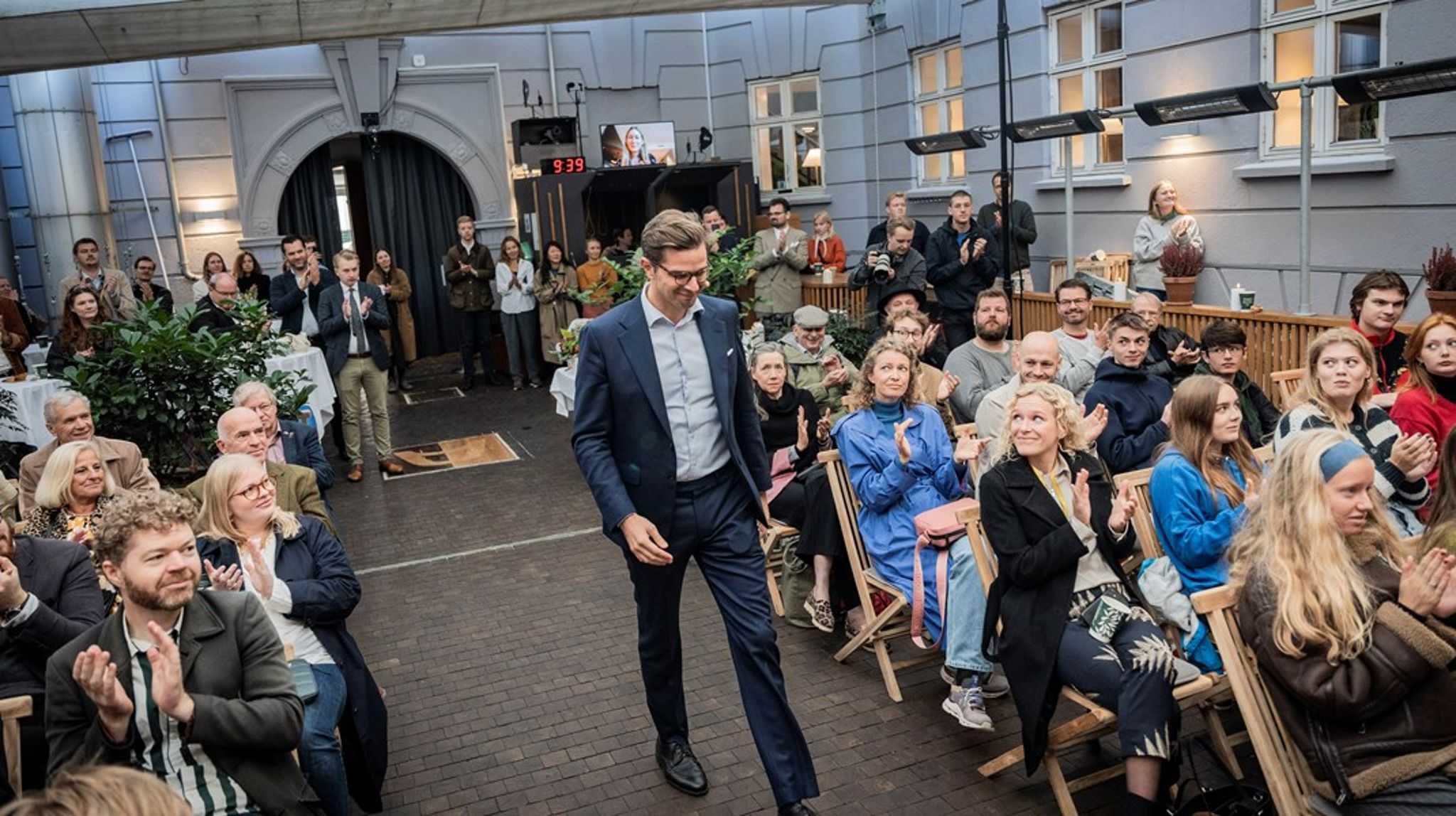 "Jeg har forsøgt at nytænke politisk kommunikation," sagde Alex Vanopslagh, da han fik overrakt prisen på scenen i Altingets gård.