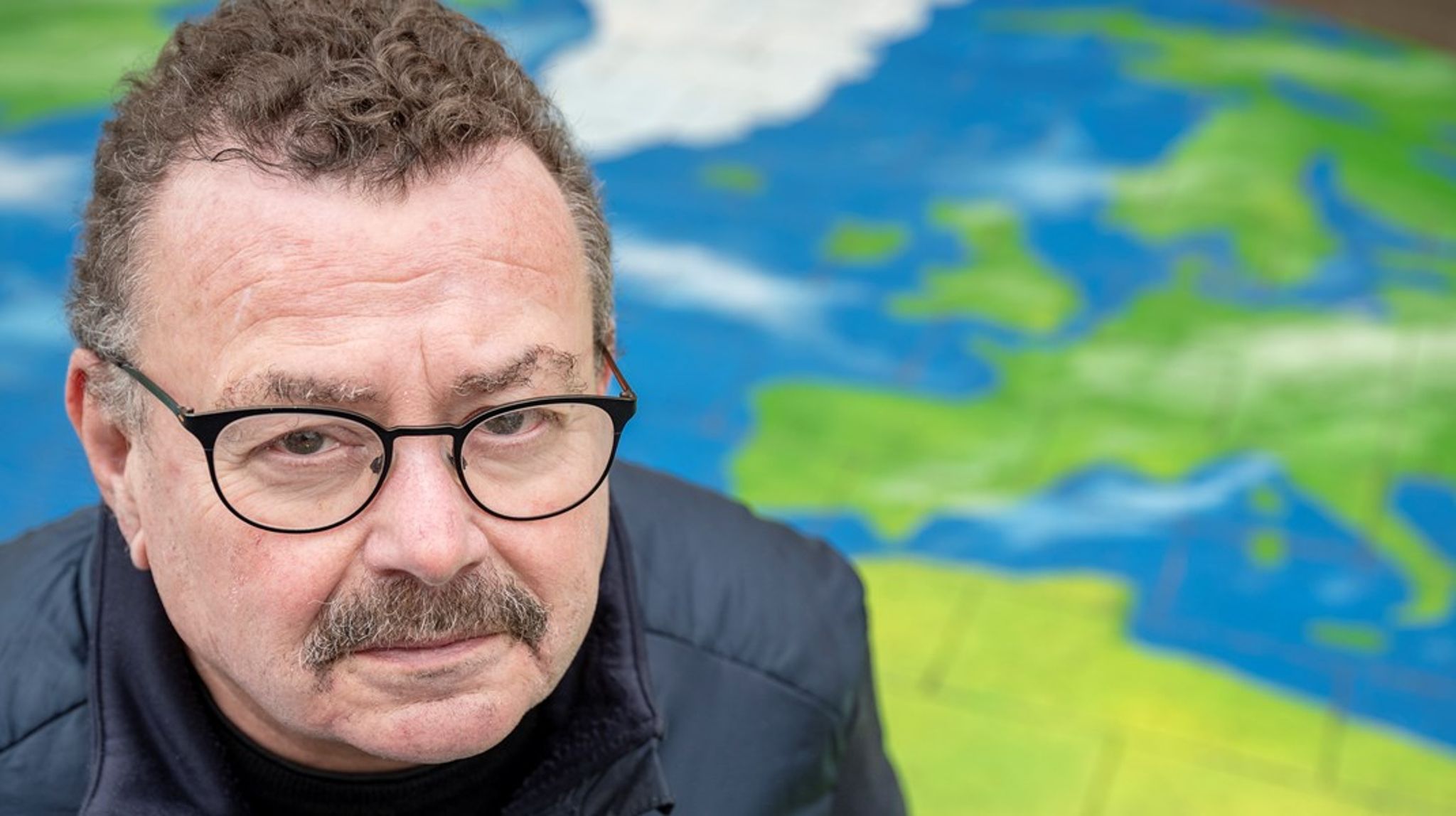 Hvis han bliver valgt ind i Europa-Parlamentet for Enhedslisten, så vil Per Clausen blandt andet arbejde for, at det skal være billigere og nemmere at køre med tog på tværs af Europa.