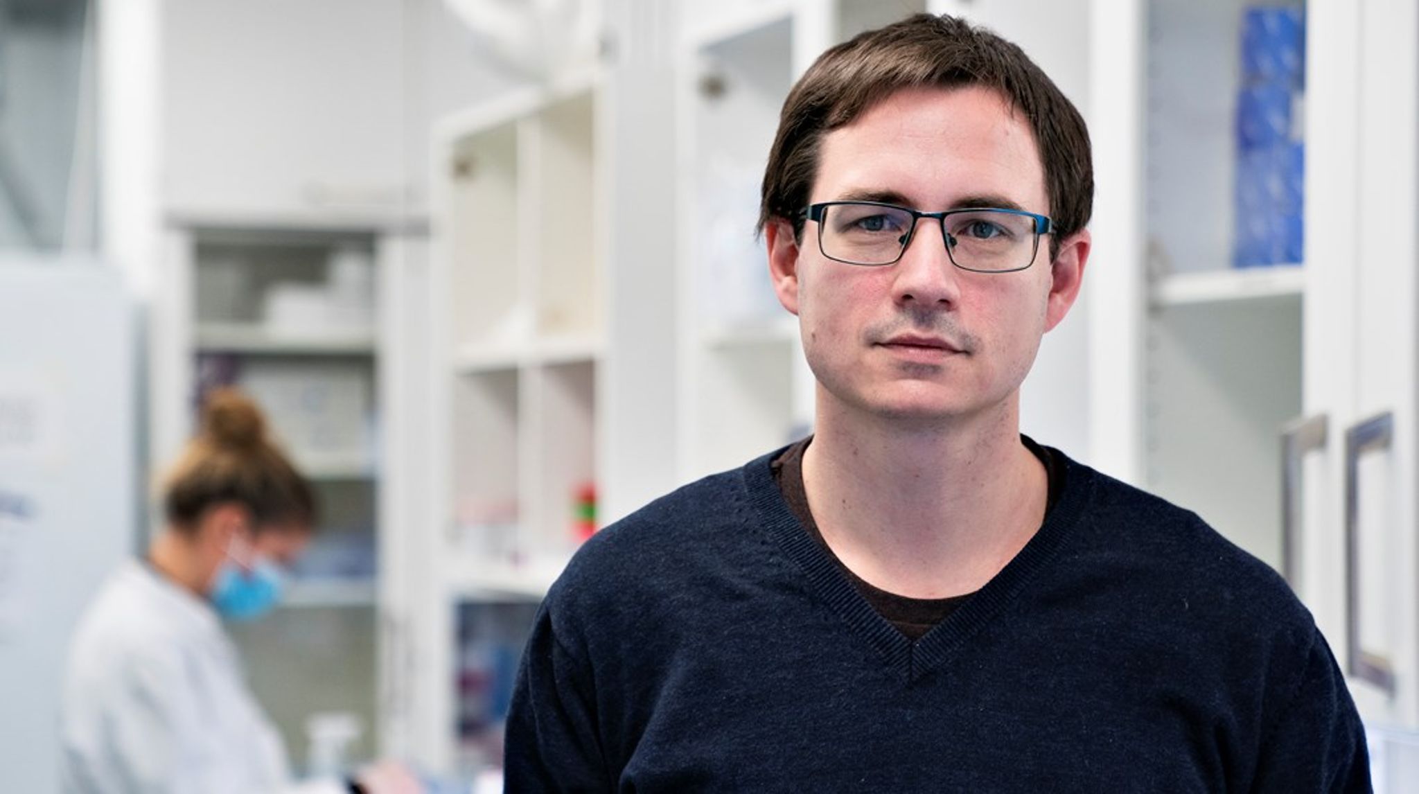 "Der er få ting i videnskab, der er så permanente, og som er fundament for så mange andre essentielle processer på vores klode og dagligdag som bakterierne," udtaler Mads Albertsen i en pressemeddelelse.