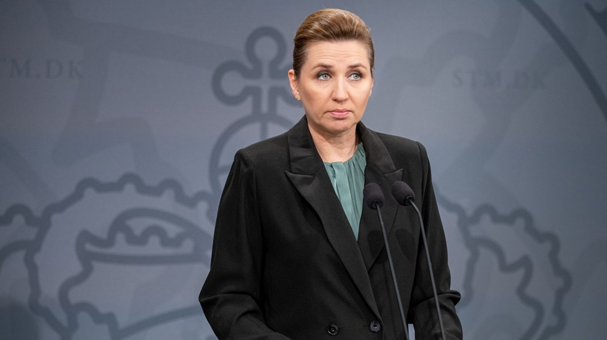 SVM-regeringens svaghed er, at Mette Frederiksen i højere grad indtager rollen som minister for arbejdsmoral og løftede pegefingre og fremtræder mere og mere som Ukraine-minister, skriver Lisbeth Knudsen.