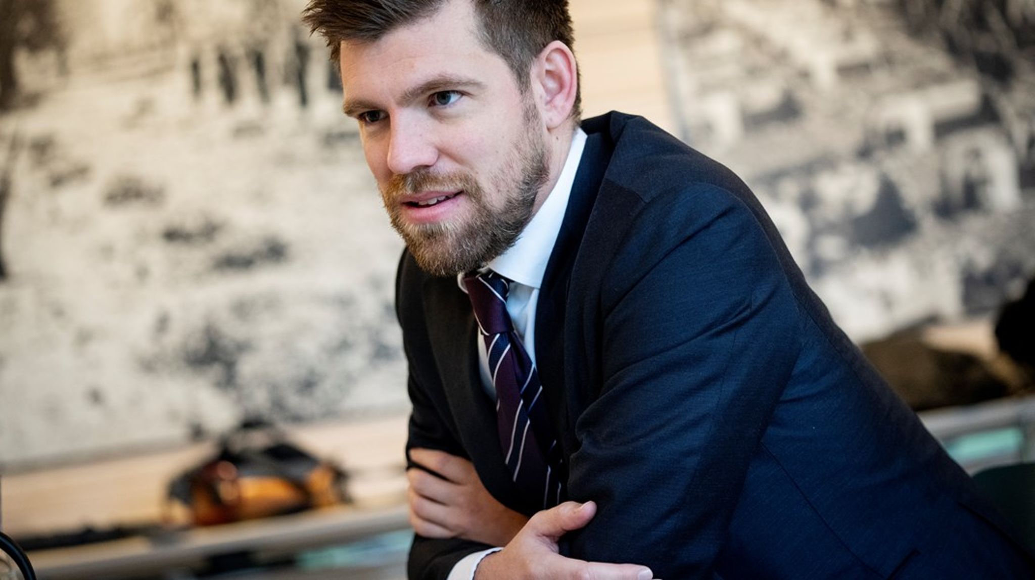 Udover at lave en ny spørgeundersøgelse vil Morten Dahlin nedsætte to arbejdsgrupper, som skal arbejde med forslag til at lette arbejdet for de frivillige i menighedsrådene.