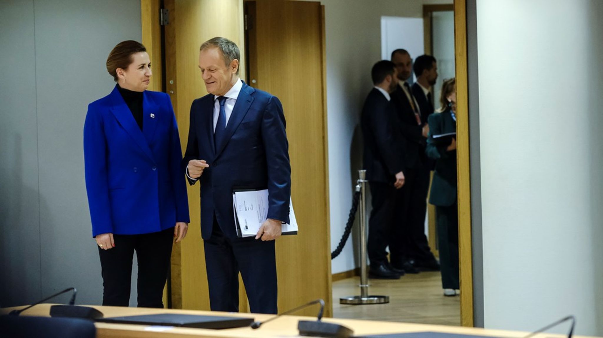 Statsminister Mette Frederiksen (S) og Polens borgerlige regeringsleder, tidligere rådsformand Donald Tusk, arbejder sammen om at forberede næste års polske og danske EU-formandskaber. 