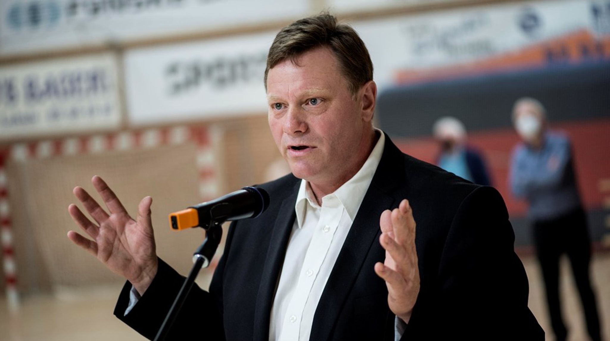 Fire medlemmer af Langelands kommunalbestyrelse på Langeland forlader partiet på grund af utilfredshed med valget af Ulrik Kølle Hansen som partiets borgmesterkandidat.