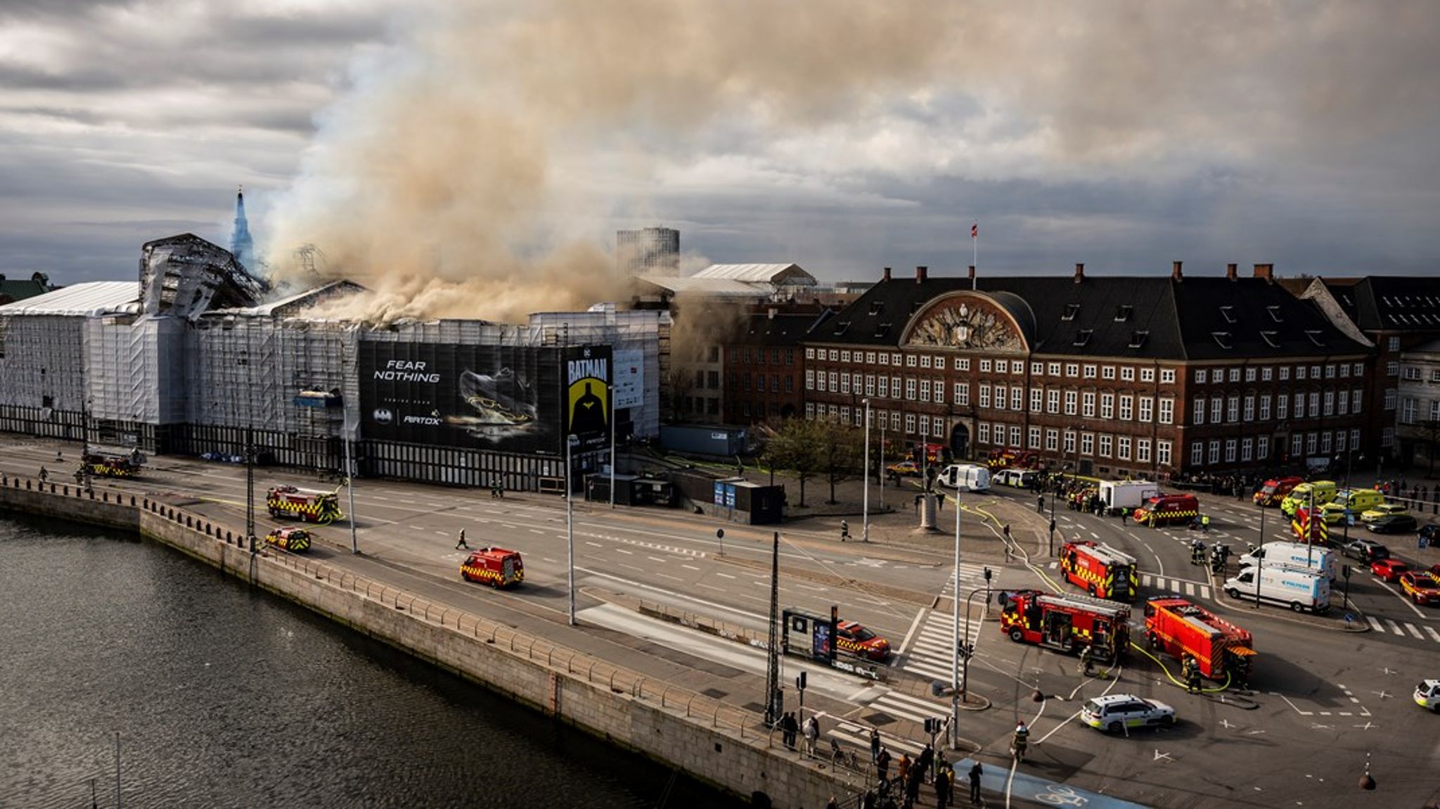 Kan Børsens brand føre til, at vi passer bedre på vores historiske omgivelser og gamle bygninger, og ikke i alt for stor hast river ned og tankeløst moderniserer ud fra, hvad der lige i dag er på mode, så har vi måske alligevel vundet lidt, skriver Nikolaj Bøgh.