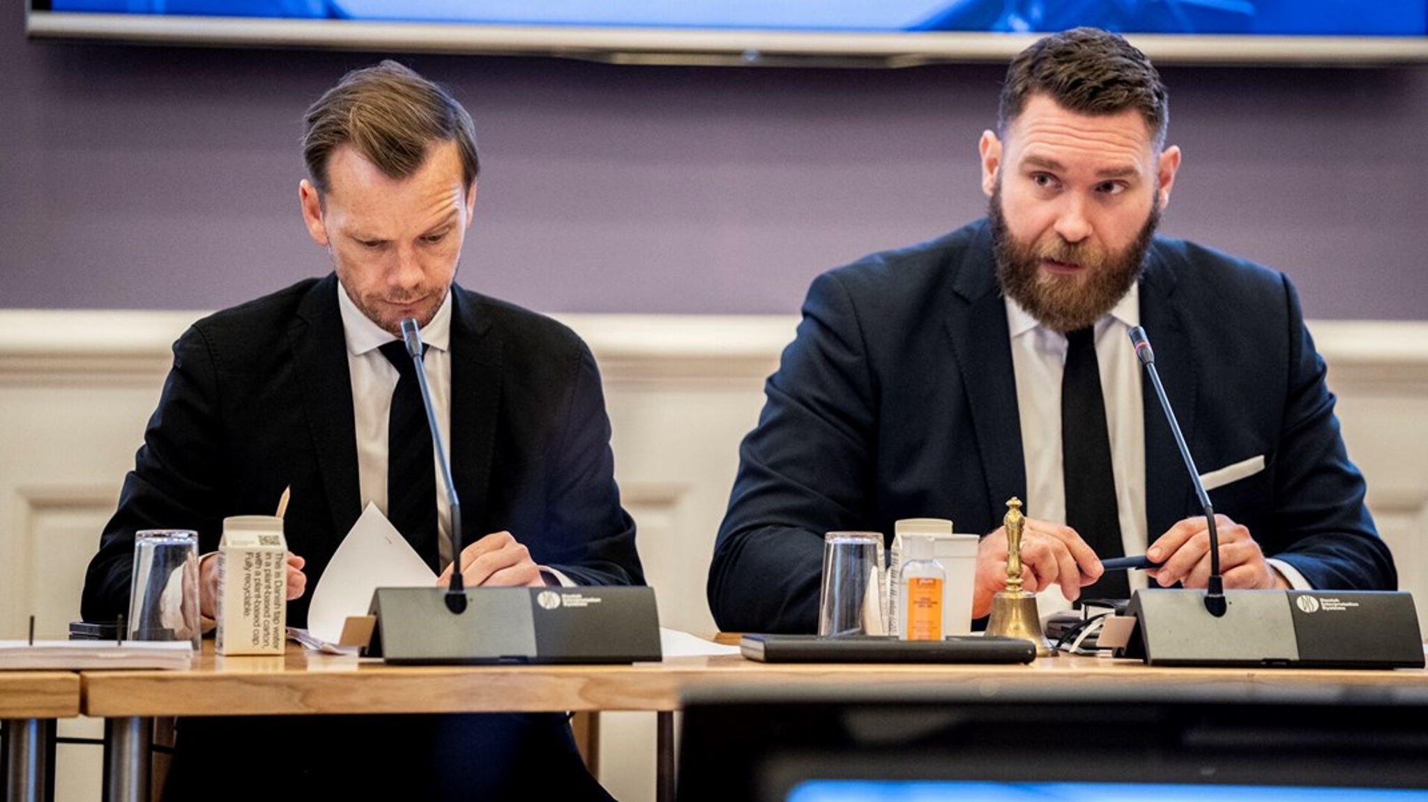 Tre måneder efter Danmark lavede en aftale med Kosovo om at leje 300 fængselsceller til udvisningsdømte kriminelle, har politikerne i Kosovo fortsat ikke stemt om aftalen. Nu frygter blandt andre LA's Steffen Larsen, at den danske regering er blevet bondefanget.
