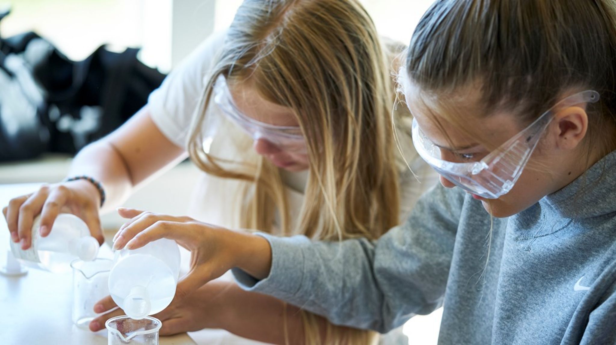 I Novo Nordisk Fonden vil vi gerne bidrage til, at børn og unge begejstres og opnår stærke kompetencer i naturfagene, skriver Berith Bjørnholm.<br>