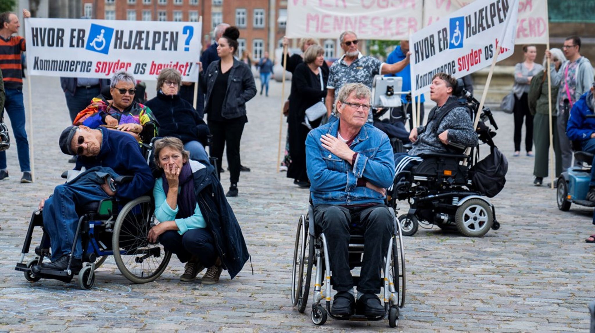 Der blev demonstreret, da KL og regeringen sidste år indgik økonomiaftale med tiltag, som skal dæmme op for de stigende udgifter på socialområdet. Nu har regeringen fulgt op med en aftale med Radikale, Konservative og Liberal Alliance, som skal sikre både lavere udgifter og højere faglighed.<br>