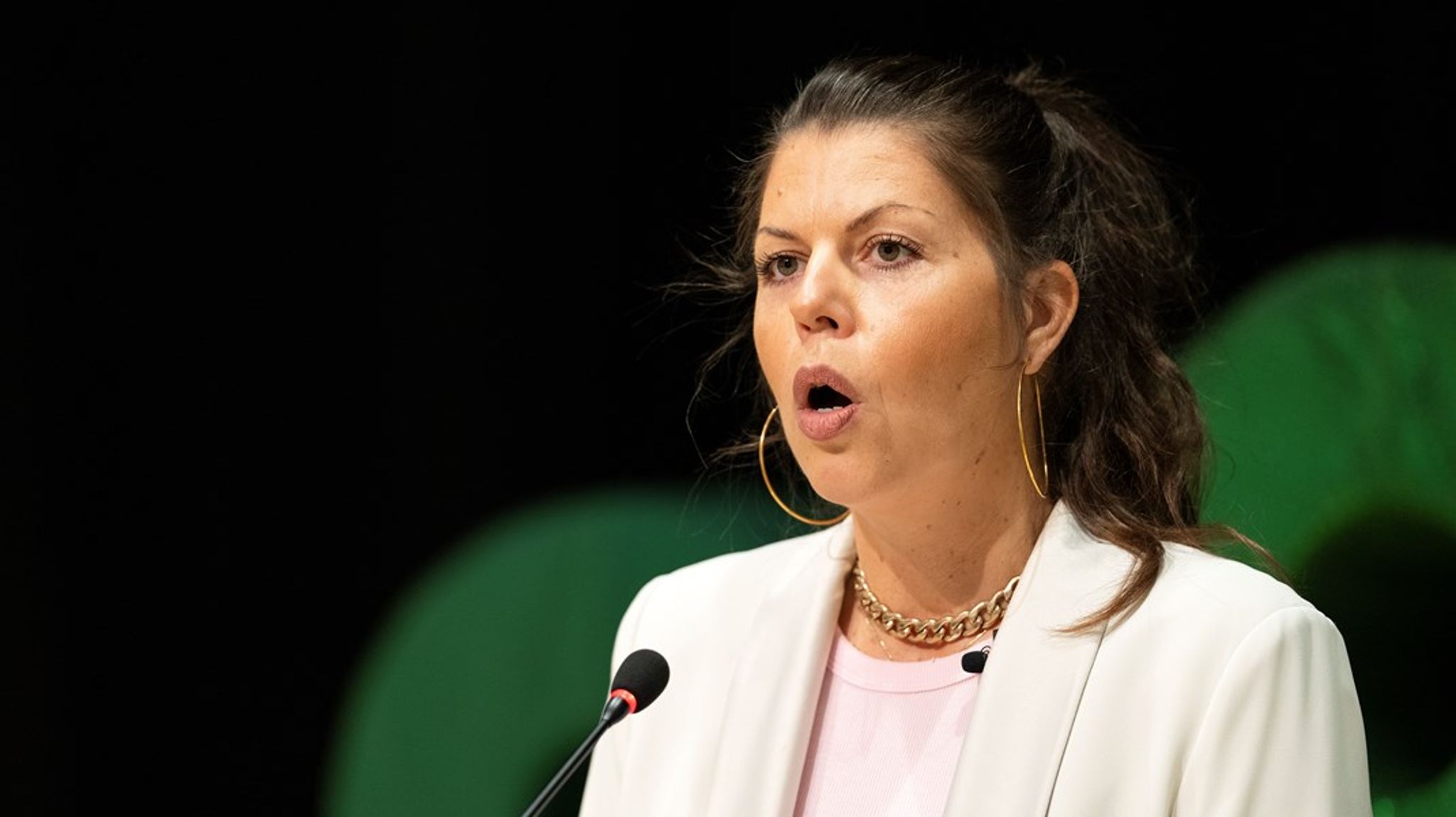 Mette Frederiksens udtalte kort efter Hamas terrorangreb, at Danmark ubetinget står på Israels side. Ifølge Franciska Rosenkilde placerer den udtalelse "Danmark på den forkerte side af historien".&nbsp;&nbsp;
&nbsp;
