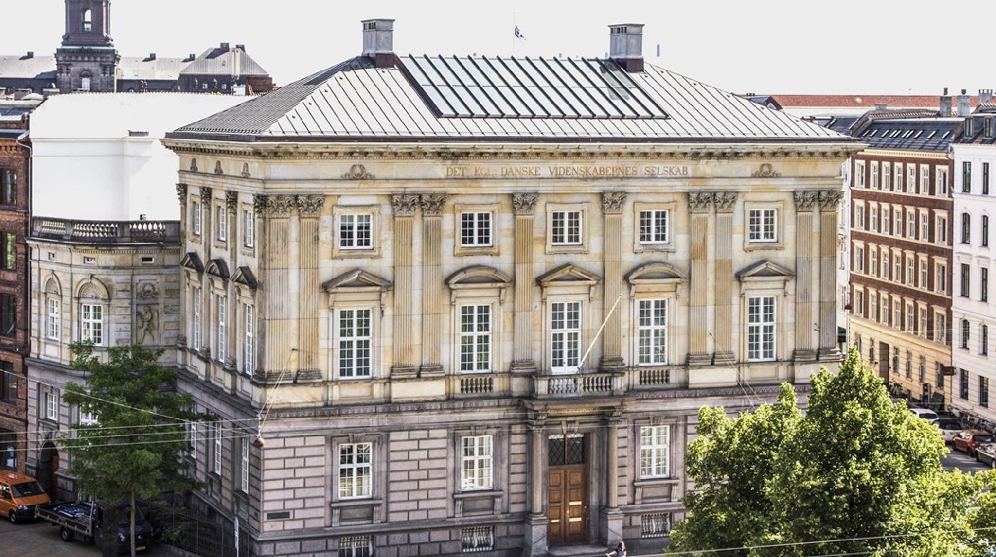 <div>Daniel Otzen, professor ved Aarhus Universitets Interdisciplinary Nanoscience Center (iNANO), tiltræder bestyrelsen for Carlsbergfondet i det nye år efter at være blevet valgt af medlemmerne af Det Kongelige Danske Videnskabernes Selskab.<br></div>