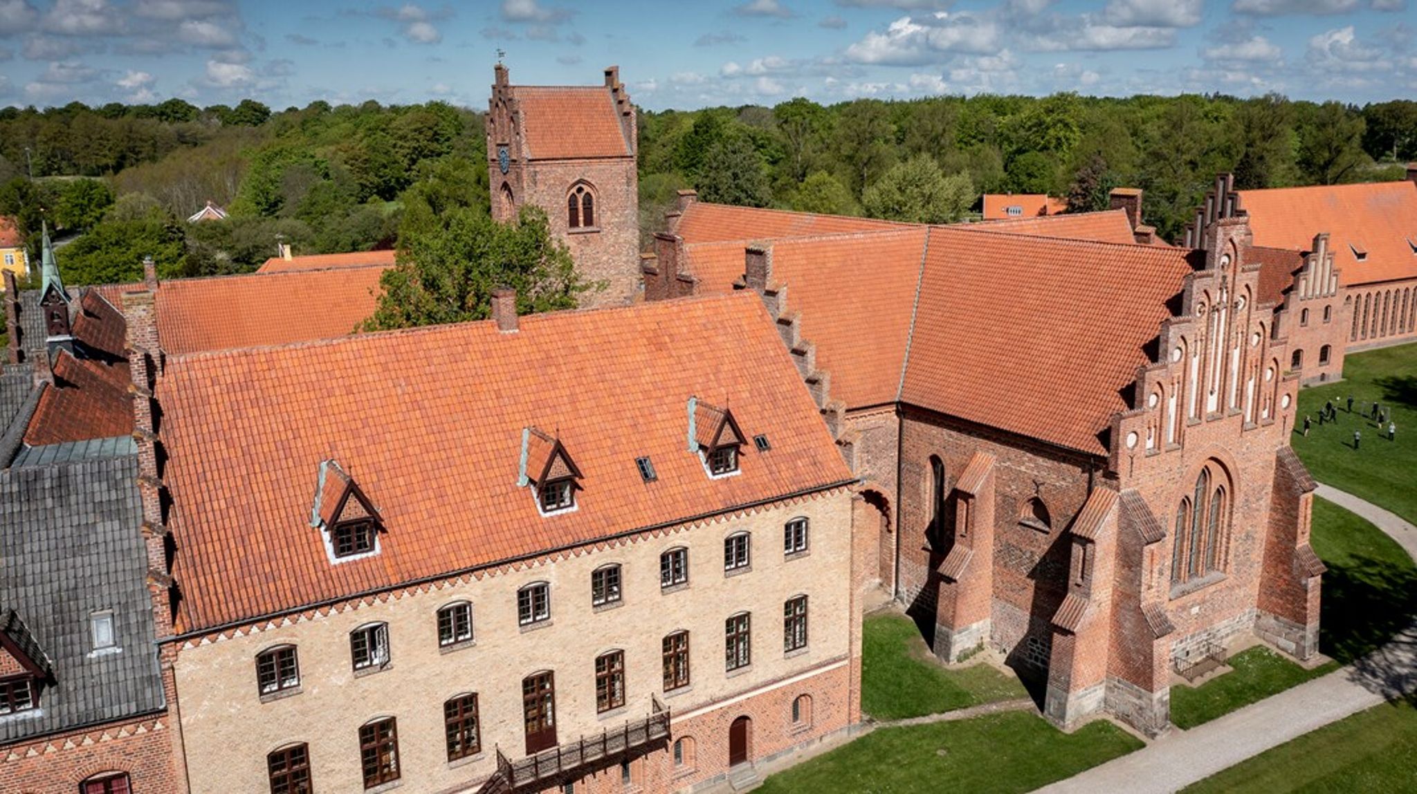 Jimmy Burnett Nielsen tiltræder 1. juli 2024 som rektor for Herlufsholm Skole. Her efterfølger han Gitte Nørgaard, der stoppede som rektor på Herlufsholm i december 2023. Siden har rollen som fungerende rektor været varetaget af vicerektor Martin Arvedlund.