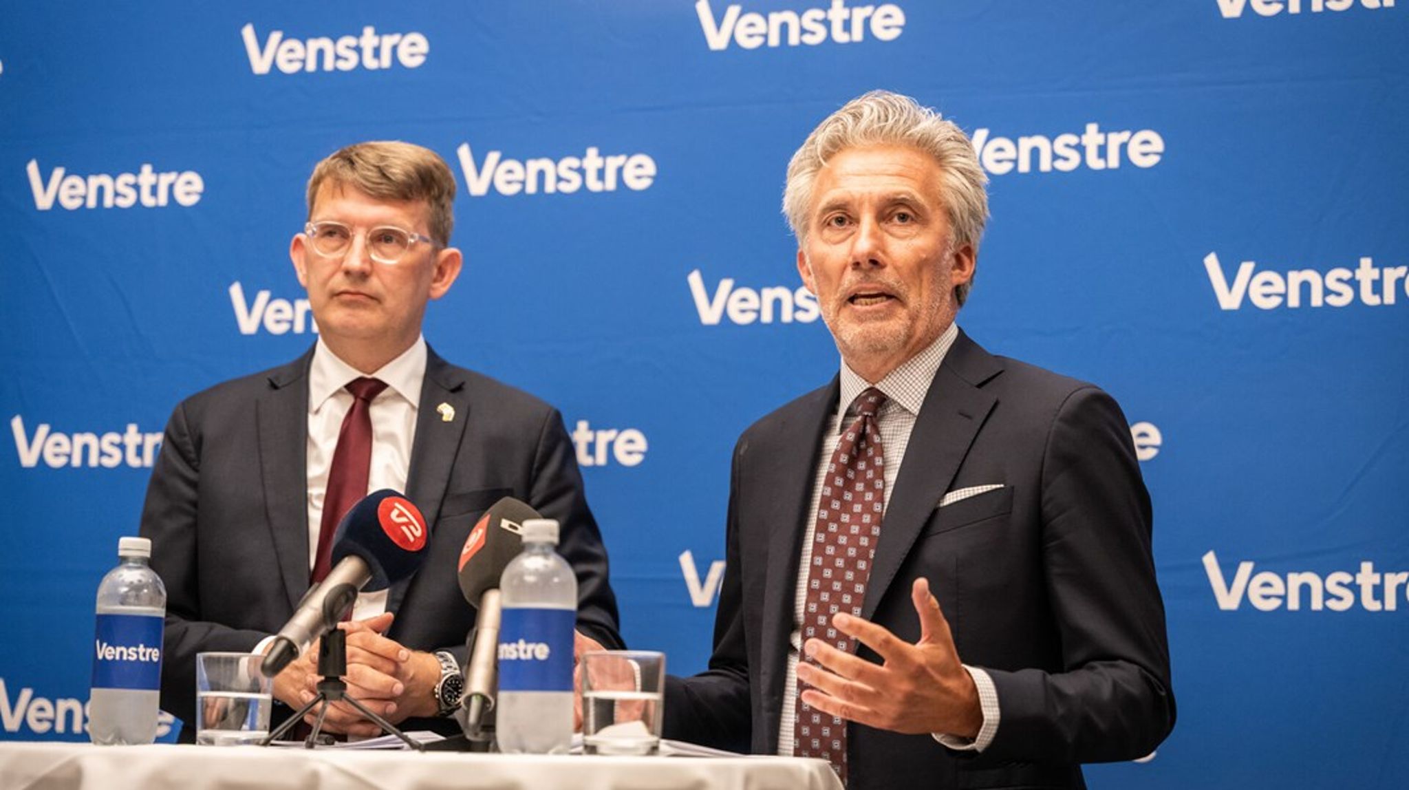 Forsvarsminister og Venstre-formand Troels Lund Poulsen og partiets spidskandidat til Europaparlamentsvalget Morten Løkkegaard ved præsentationen af udspillet på Christiansborg mandag formiddag.