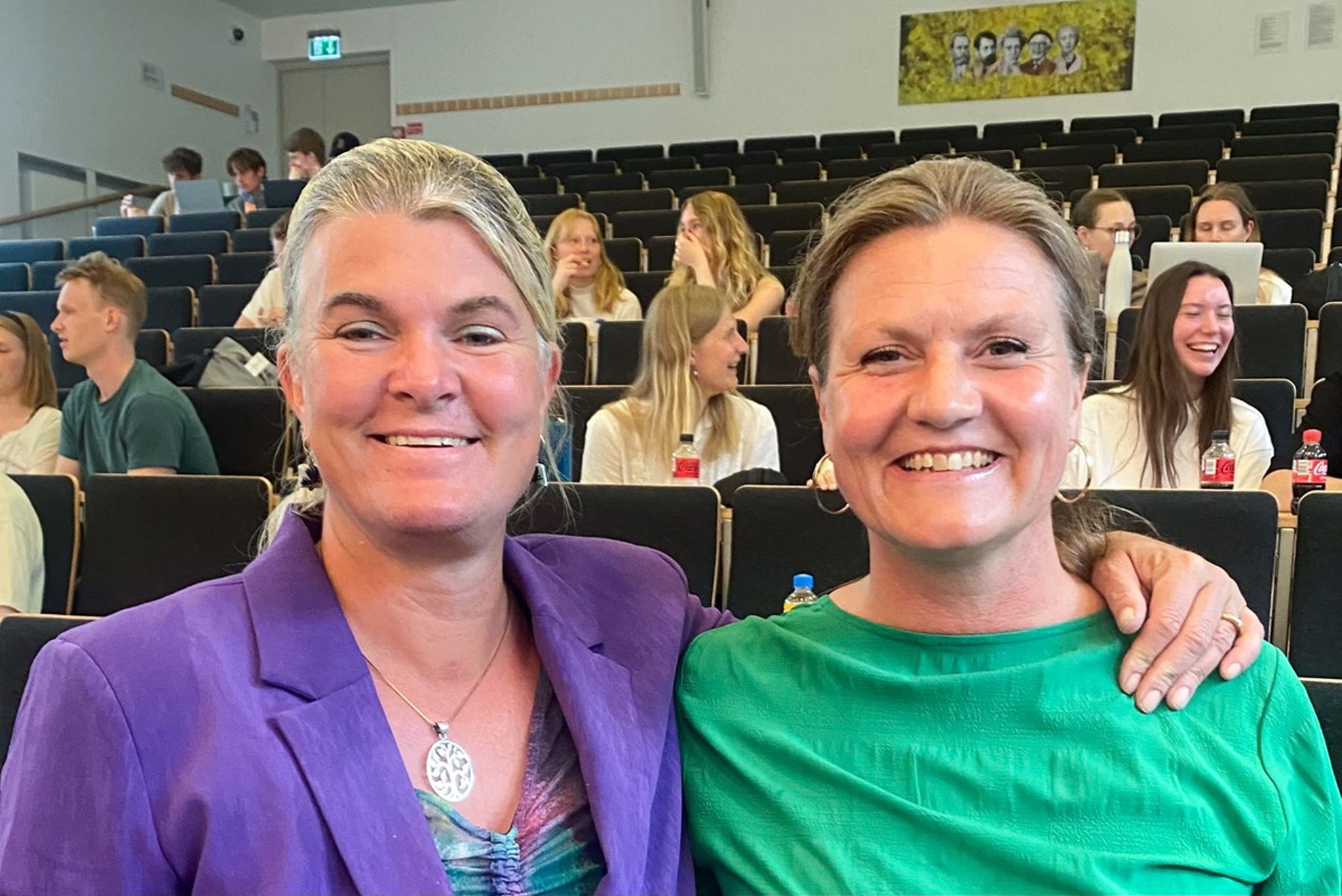 Dea Kehler (tv) og Pia Lieberknecht har begge erfaring fra&nbsp;et arbejdsliv uden for politik med sig, når de for første gang stiller op til EU-valget den 9. juni. De kommer fra hver sit parti, som de har begge først har meldt sig ind inden for det sidste år, efter at de mødte hinanden på det Politiske Akademi. Her mødes de under valgkampen til et arrangement på Aarhus Universitet.&nbsp;