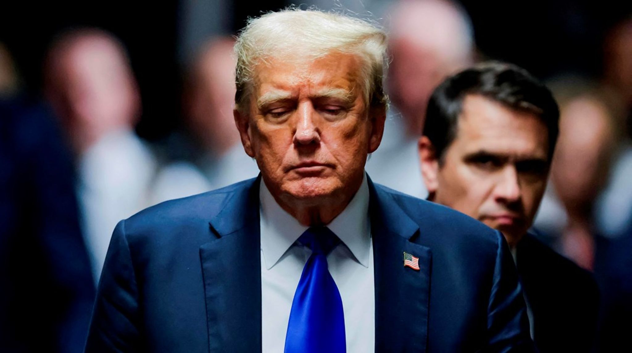 Ingen er over loven. Heller ikke en tidligere præsident, men man skal alligevel være påpasselig, når jura og politik kolliderer, skriver Christian Egander Skov om dommen mod Donald Trump.&nbsp;