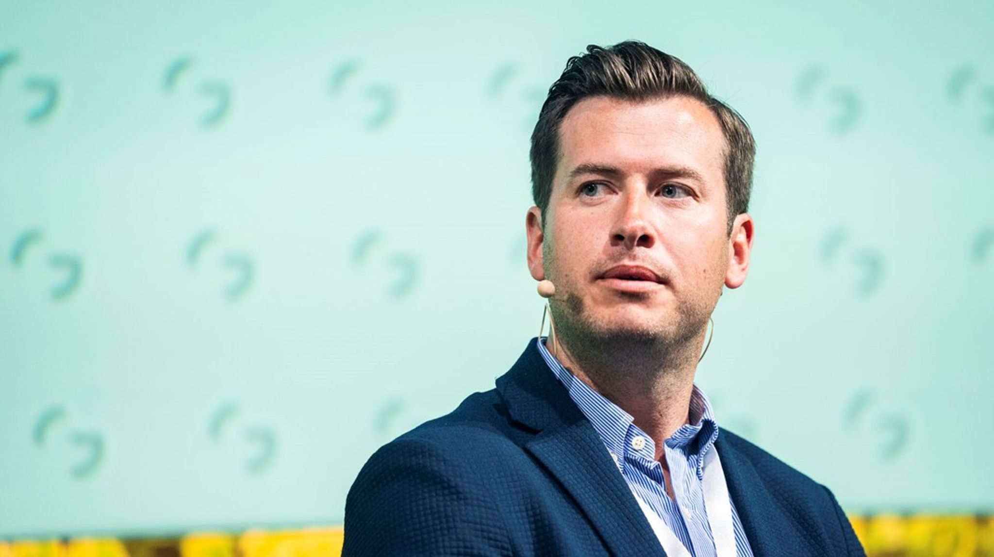 Danmarksdemokraternes EU-spids, Kristoffer Storm, har tidligere kaldt det en "no-brainer", at partiet skulle placere sig i EU-Parlamentets højrenationale ECR-gruppe.