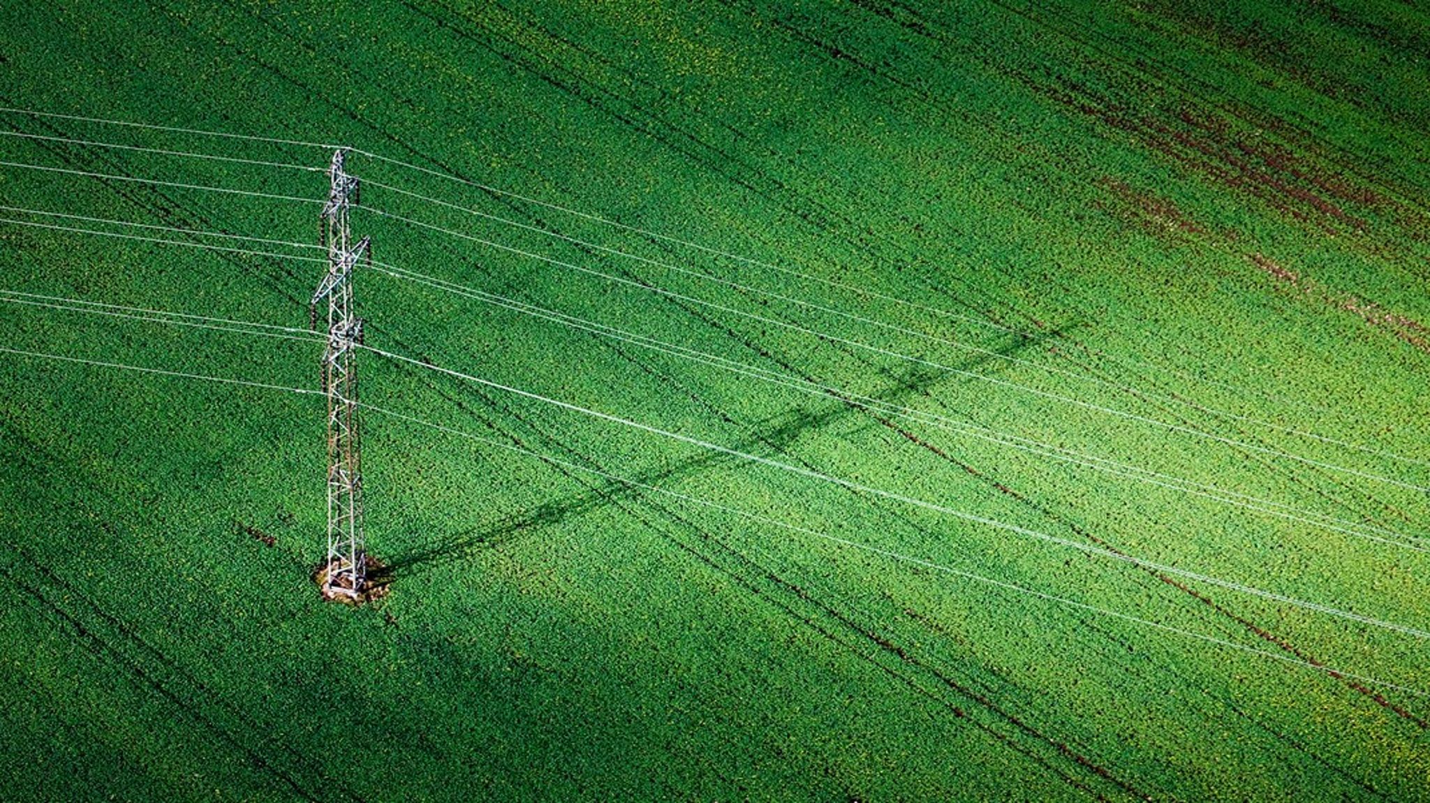 Det er positivt, at netselskaberne snart får bedre muligheder for at investere i kabler og udstyr gennem et grønt tillæg. Det giver bedre muligheder for at investere i infrastrukturen, inden behovet opstår. Spørgsmålet er, om det er nok, skriver Ulrich Bang.