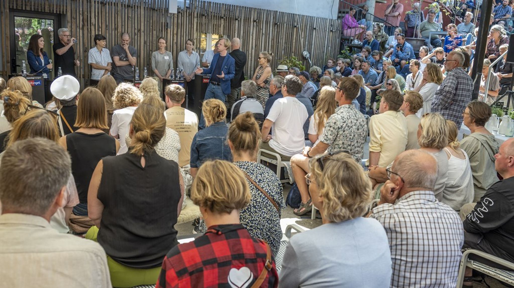 Der er tusindvis af arrangementer på Folkemødet. Altingets debatredaktion giver dig bud på, hvad du kan tage forbi i Allinge.